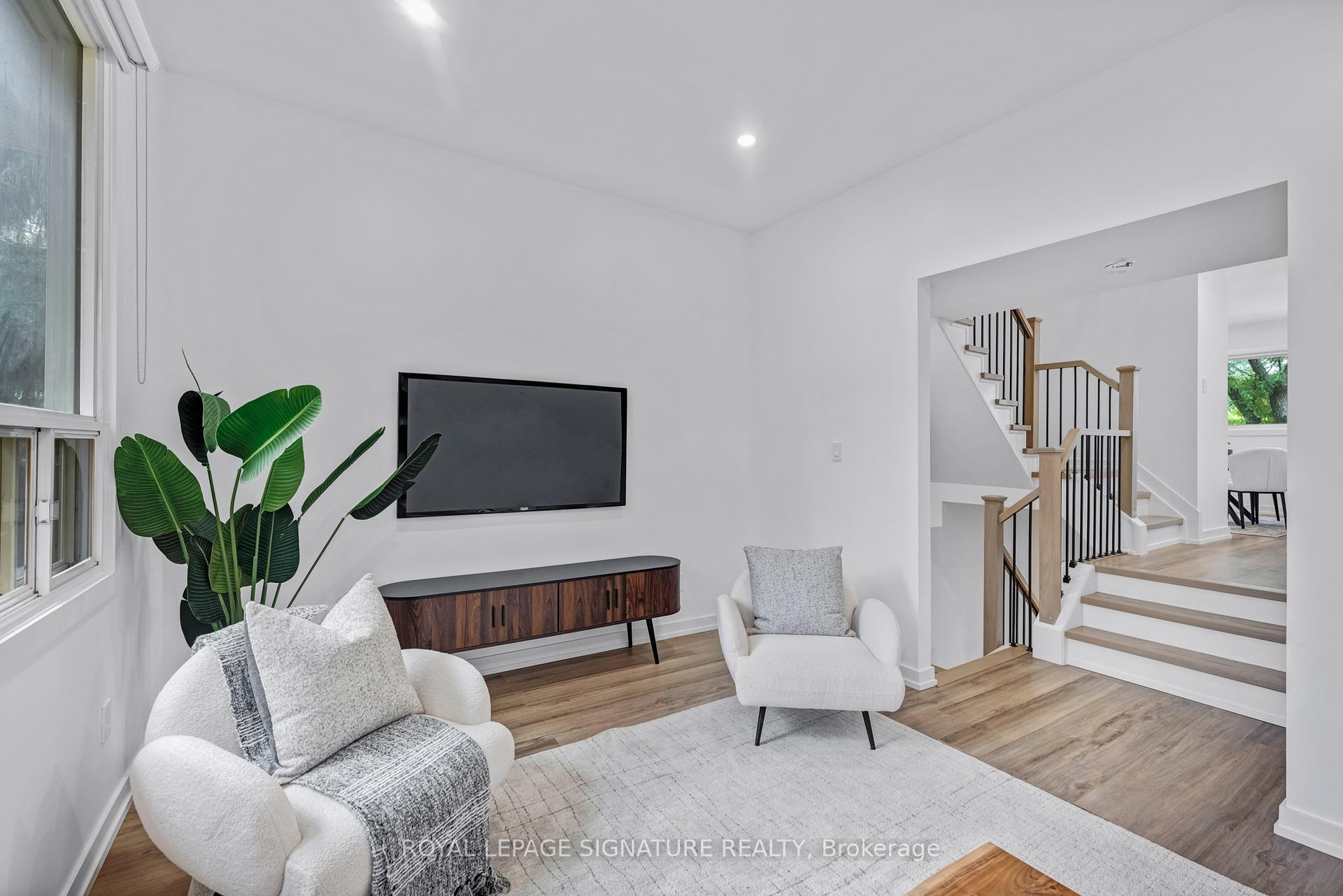 Photo 7 of Unit 6, 67 Poplar Crescent, Aurora, Aurora Highlands — HOMEH