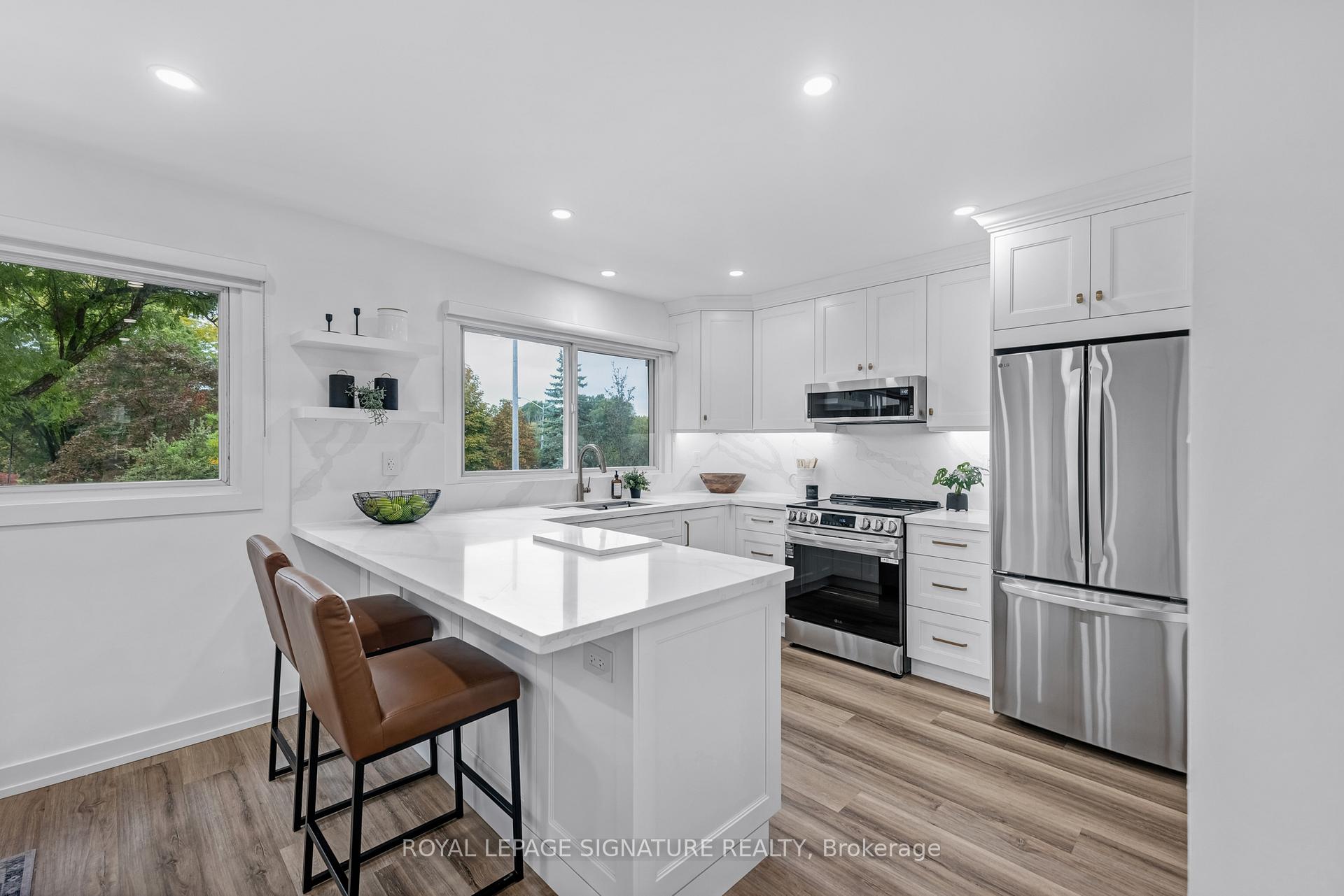 Photo 8 of Unit 6, 67 Poplar Crescent, Aurora, Aurora Highlands — HOMEH