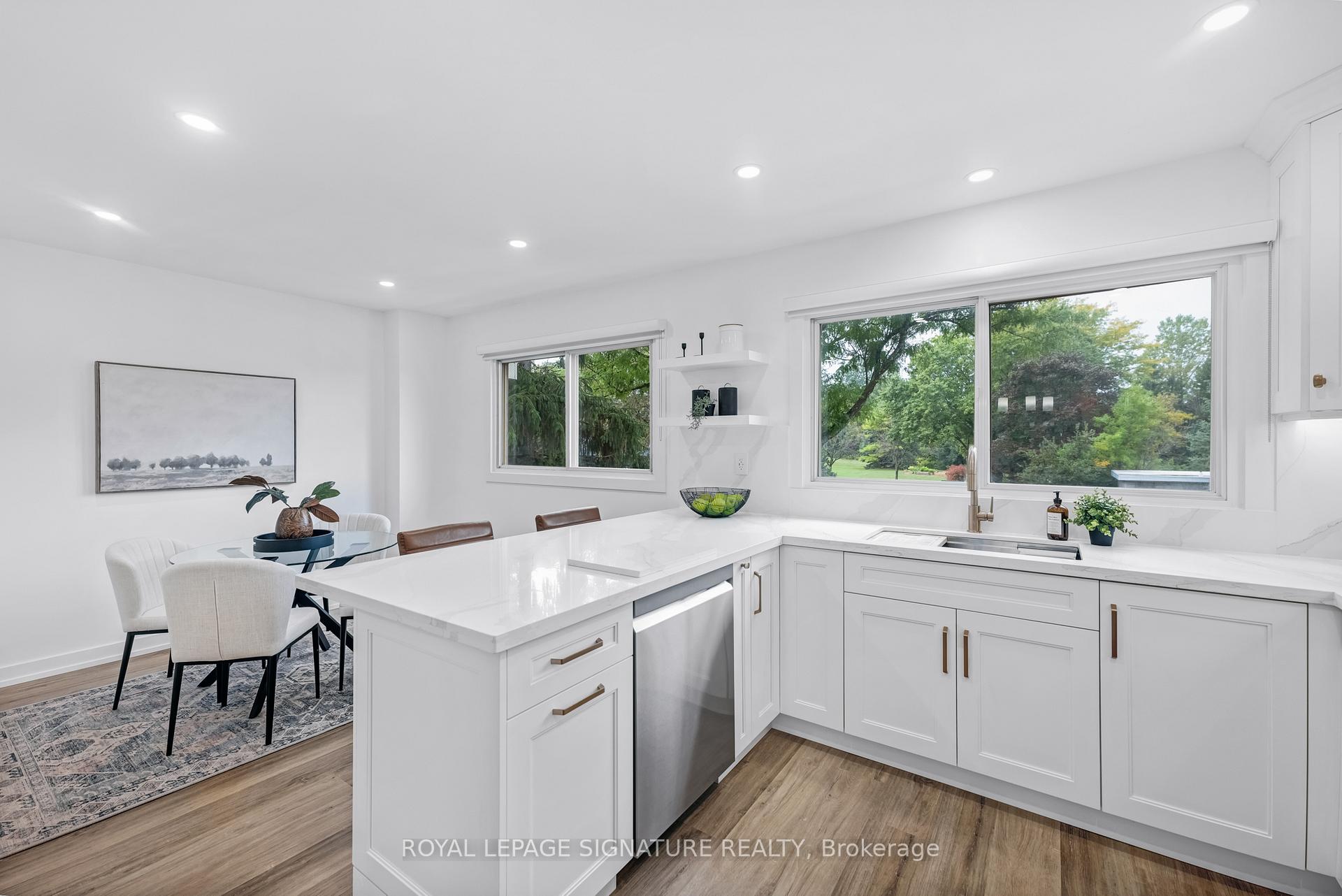 Photo 11 of Unit 6, 67 Poplar Crescent, Aurora, Aurora Highlands — HOMEH