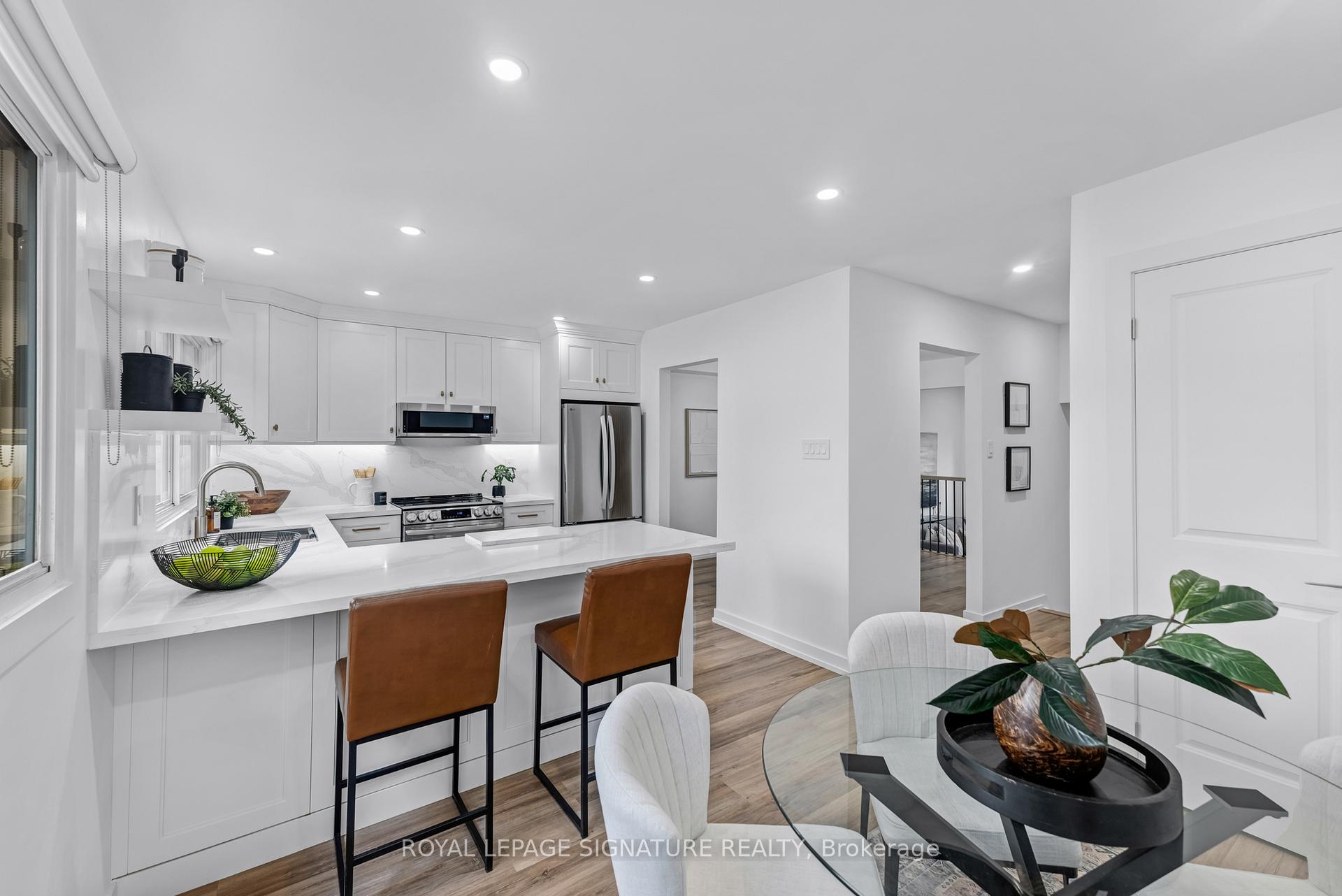 Photo 13 of Unit 6, 67 Poplar Crescent, Aurora, Aurora Highlands — HOMEH