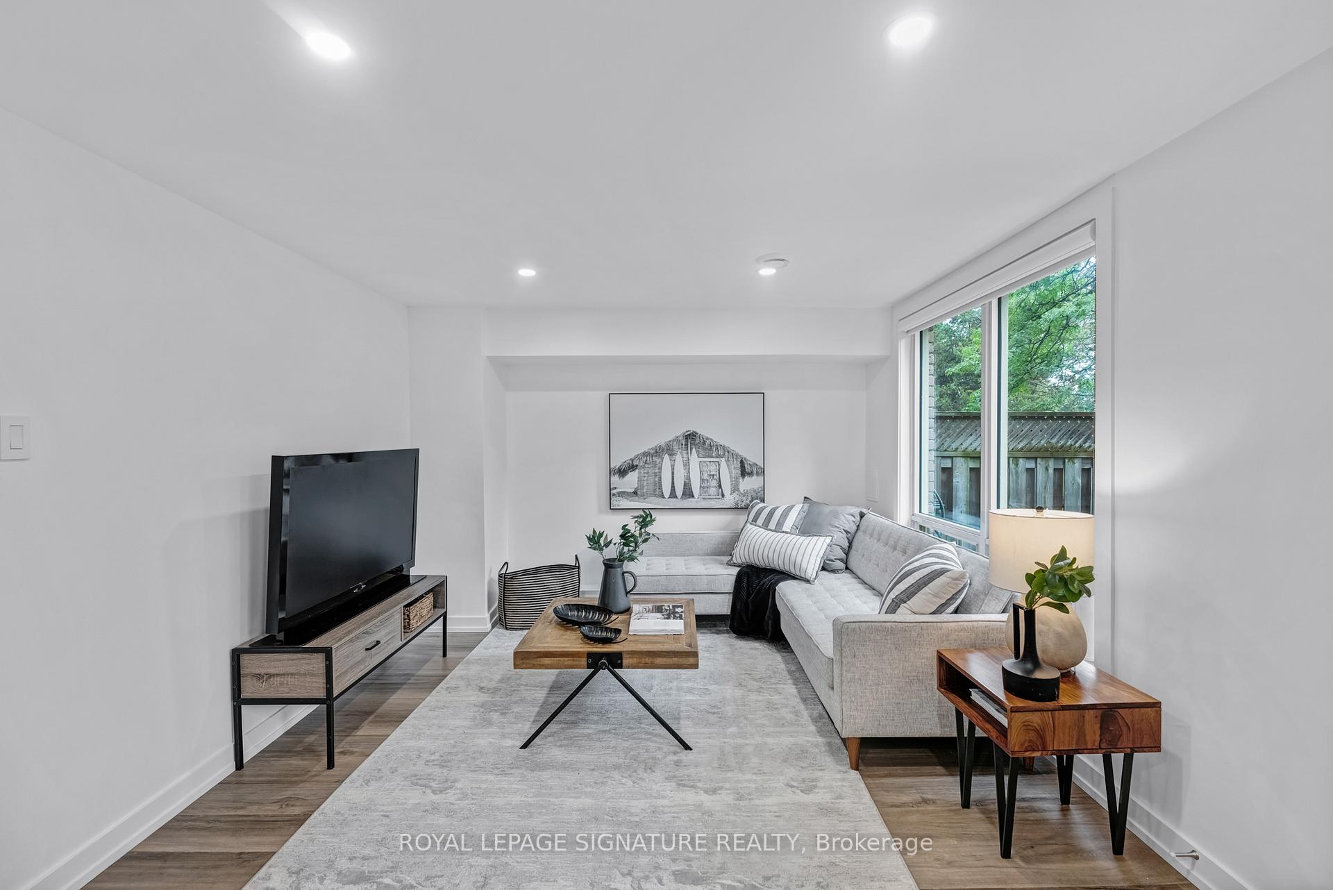Photo 26 of Unit 6, 67 Poplar Crescent, Aurora, Aurora Highlands — HOMEH