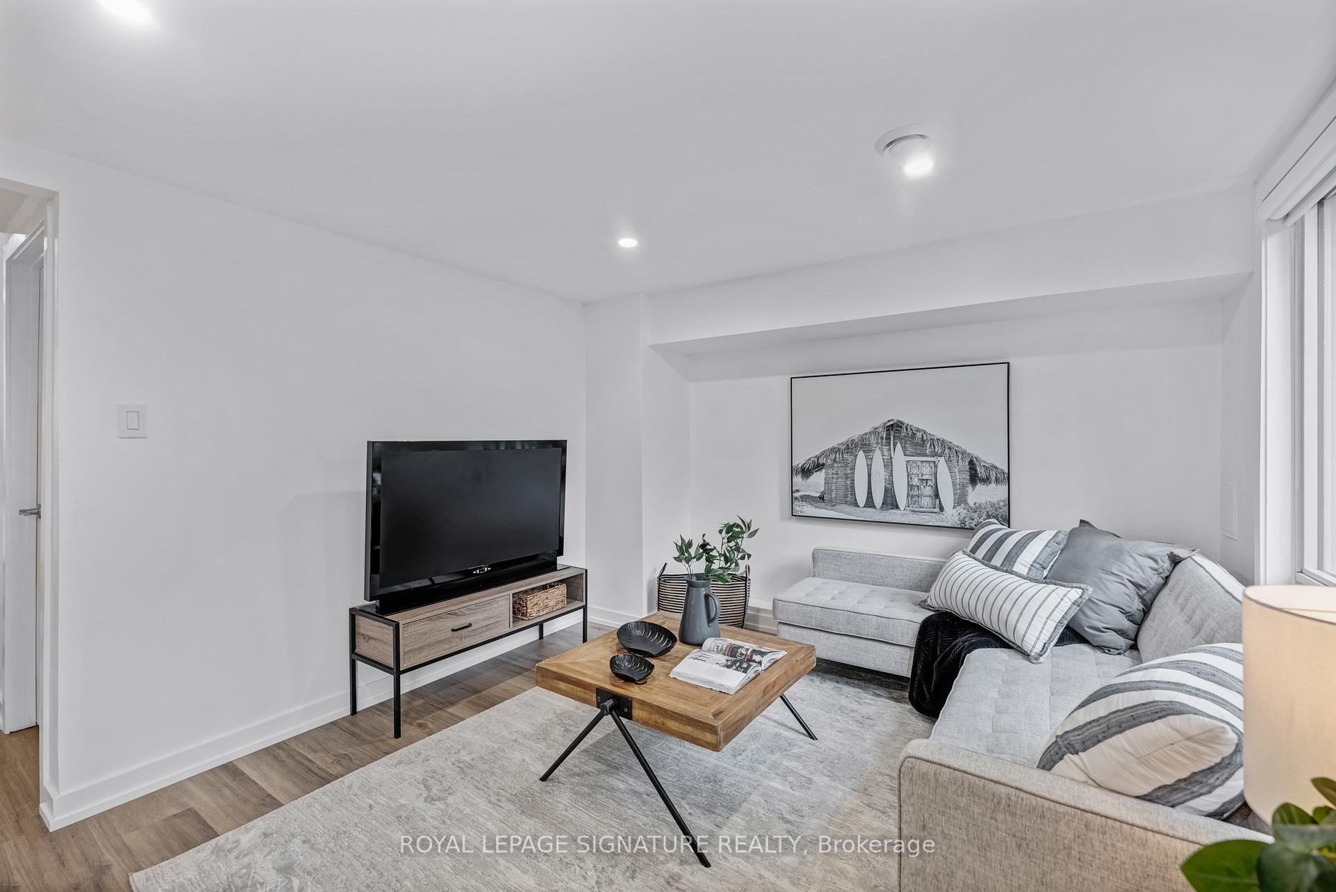 Photo 28 of Unit 6, 67 Poplar Crescent, Aurora, Aurora Highlands — HOMEH