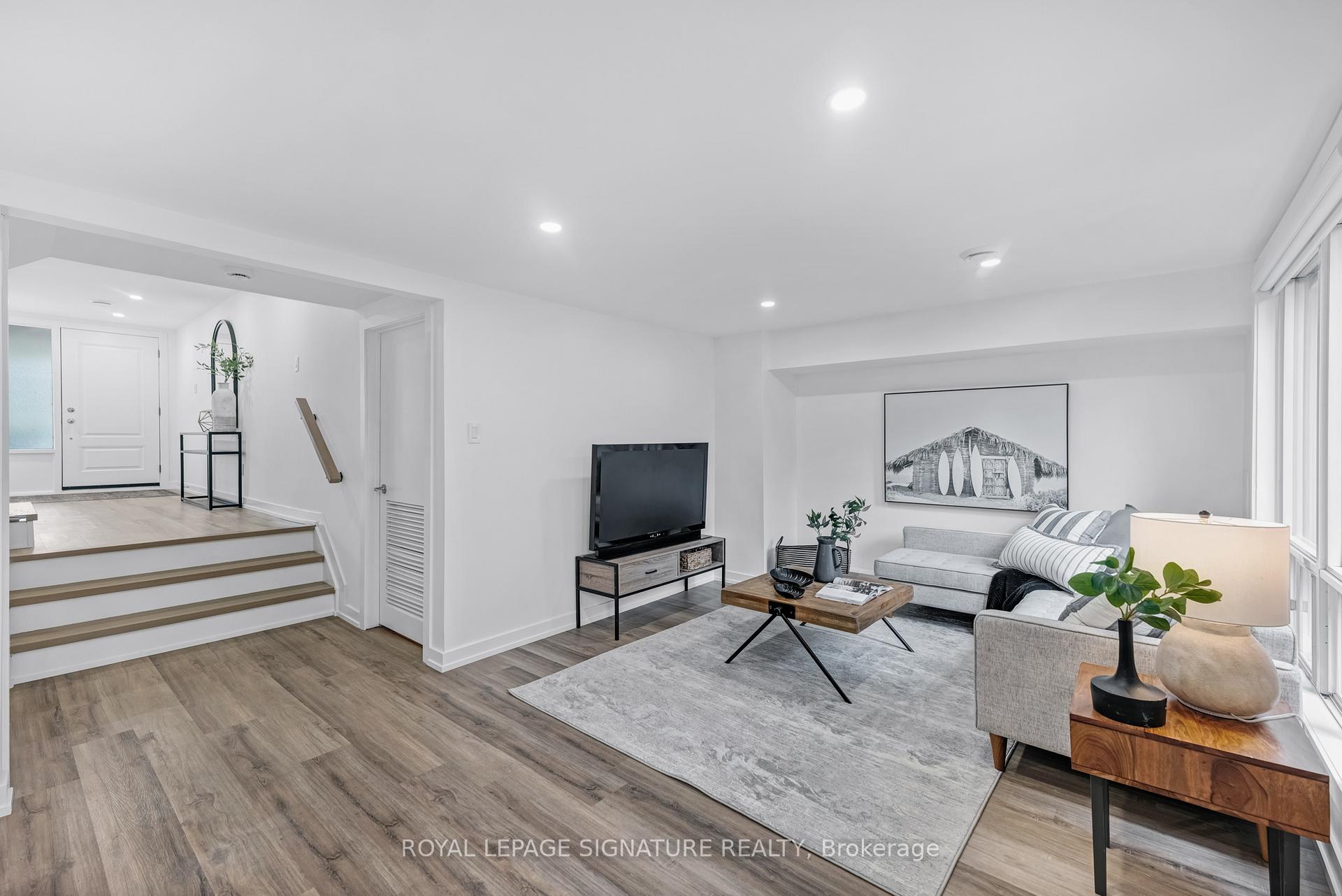 Photo 32 of Unit 6, 67 Poplar Crescent, Aurora, Aurora Highlands — HOMEH