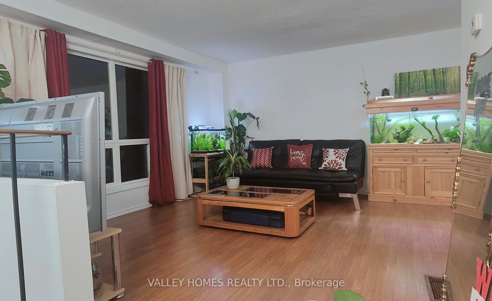 Photo 3 of Unit C, 11 Sonnet Crescent, Ottawa, Westcliffe Estates — HOMEH