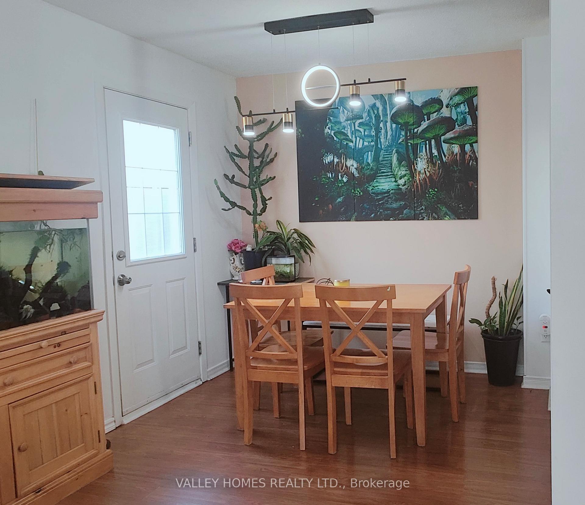 Photo 4 of Unit C, 11 Sonnet Crescent, Ottawa, Westcliffe Estates — HOMEH