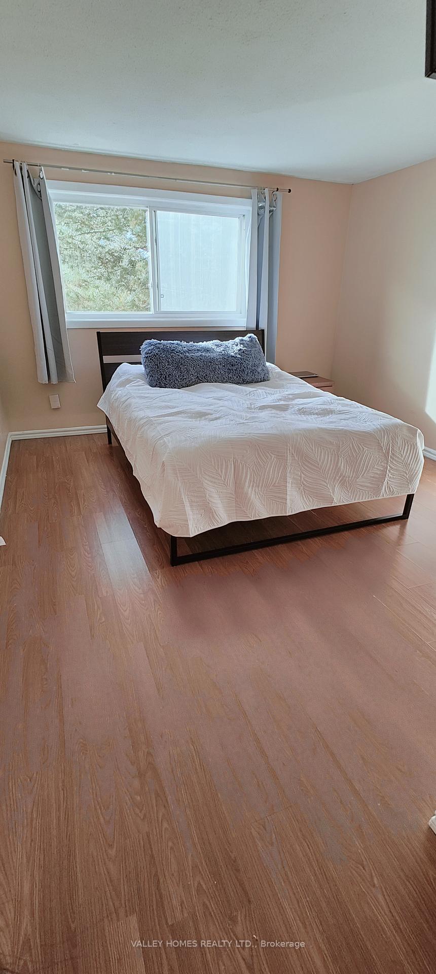 Photo 6 of Unit C, 11 Sonnet Crescent, Ottawa, Westcliffe Estates — HOMEH