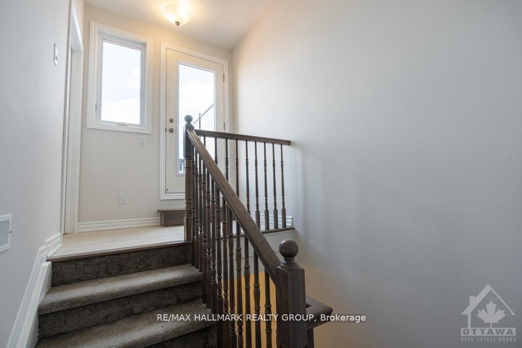 Photo 7 of 810 Kiniw Private, Ottawa, Manor Park — HOMEH