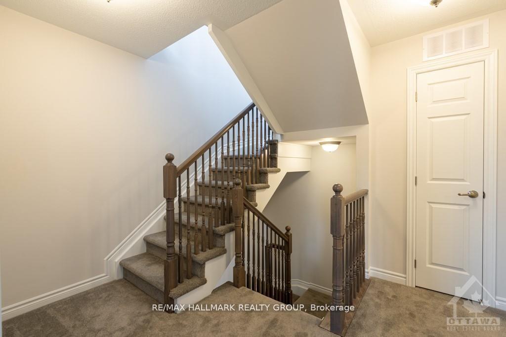 Photo 8 of 810 Kiniw Private, Ottawa, Manor Park — HOMEH