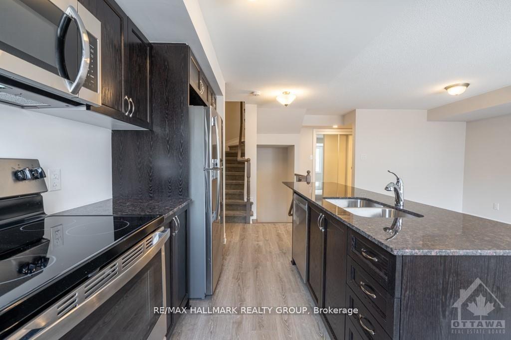 Photo 16 of 810 Kiniw Private, Ottawa, Manor Park — HOMEH