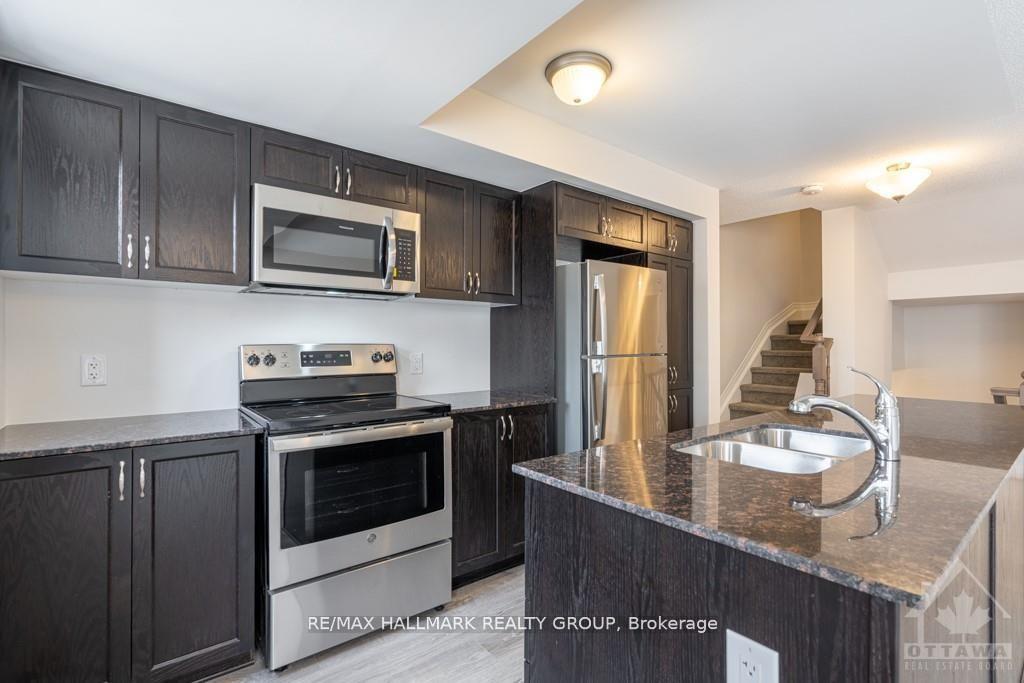Photo 17 of 810 Kiniw Private, Ottawa, Manor Park — HOMEH