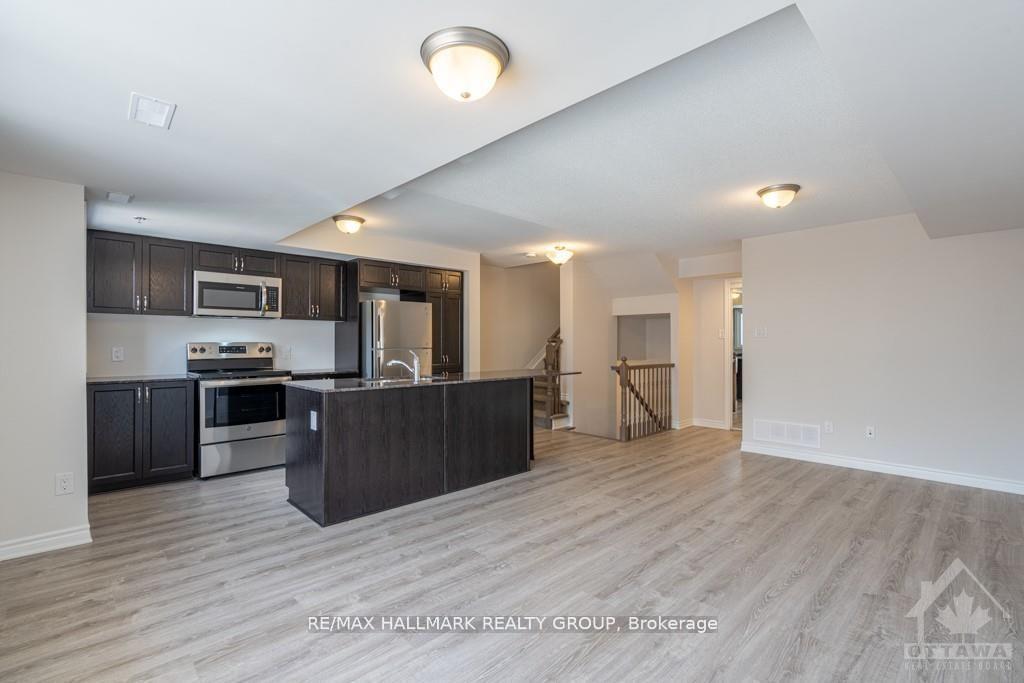 Photo 18 of 810 Kiniw Private, Ottawa, Manor Park — HOMEH