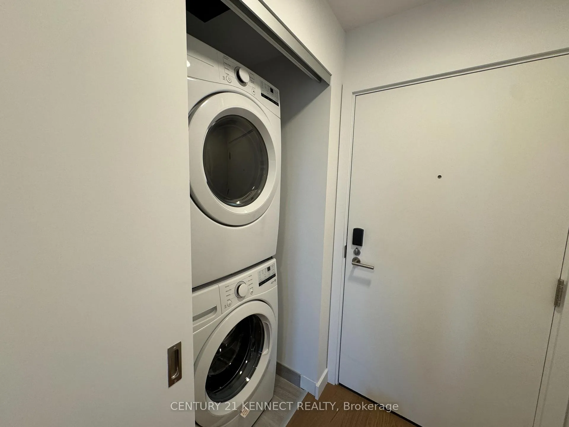 Photo 6 of Unit 302, 1720 Bayview Avenue, Toronto, Mount Pleasant East — HOMEH