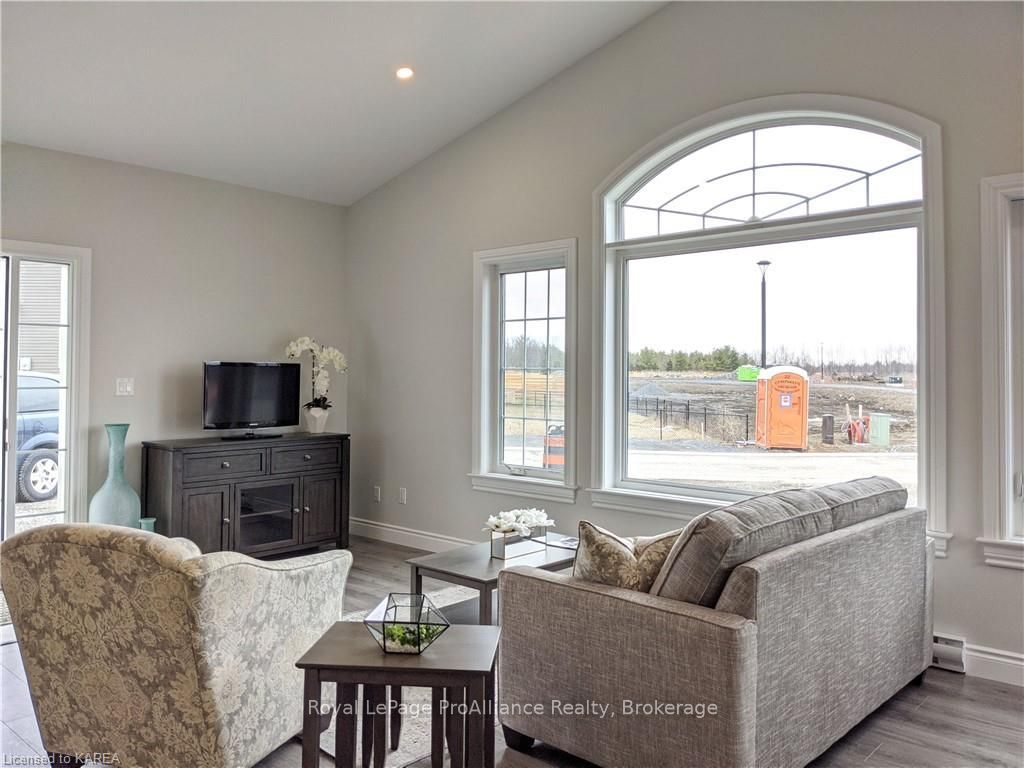 Photo 4 of 6 Lowry Place, Loyalist, Amherstview — HOMEH
