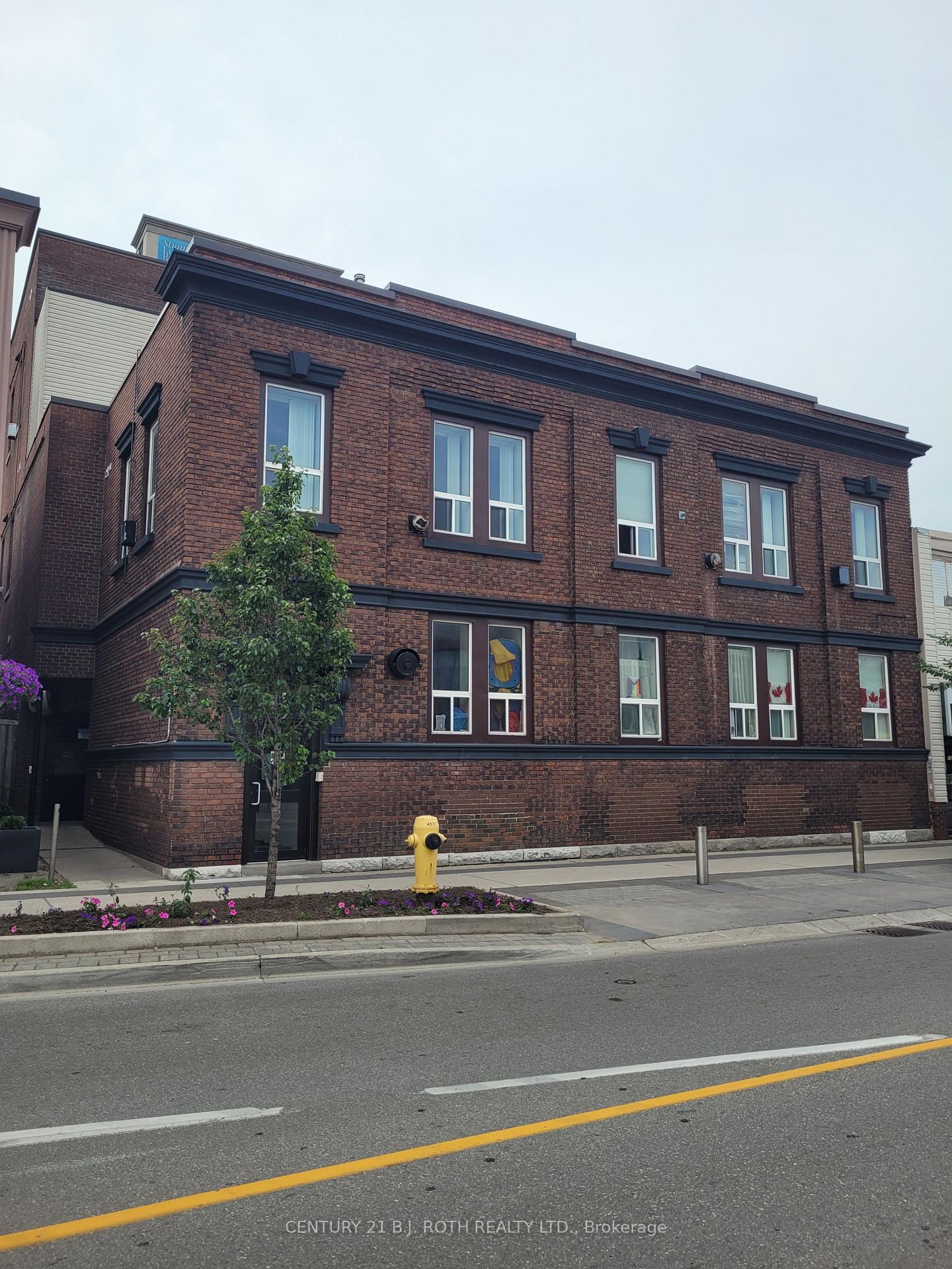 Front of Unit 201, 19 Dunlop Street W
