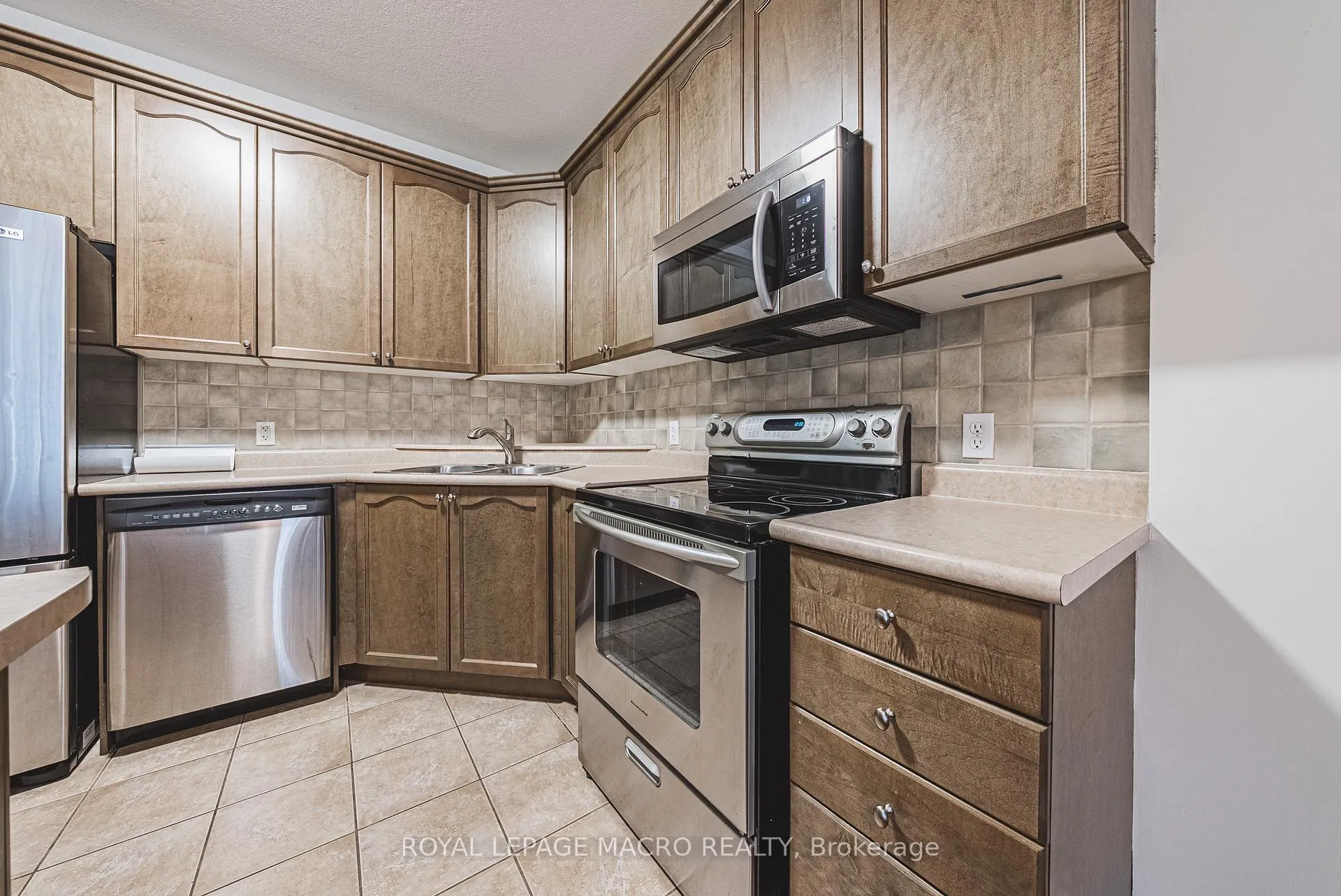 Photo 9 of Unit 3, 163 Livingston Avenue, Grimsby, Grimsby West — HOMEH