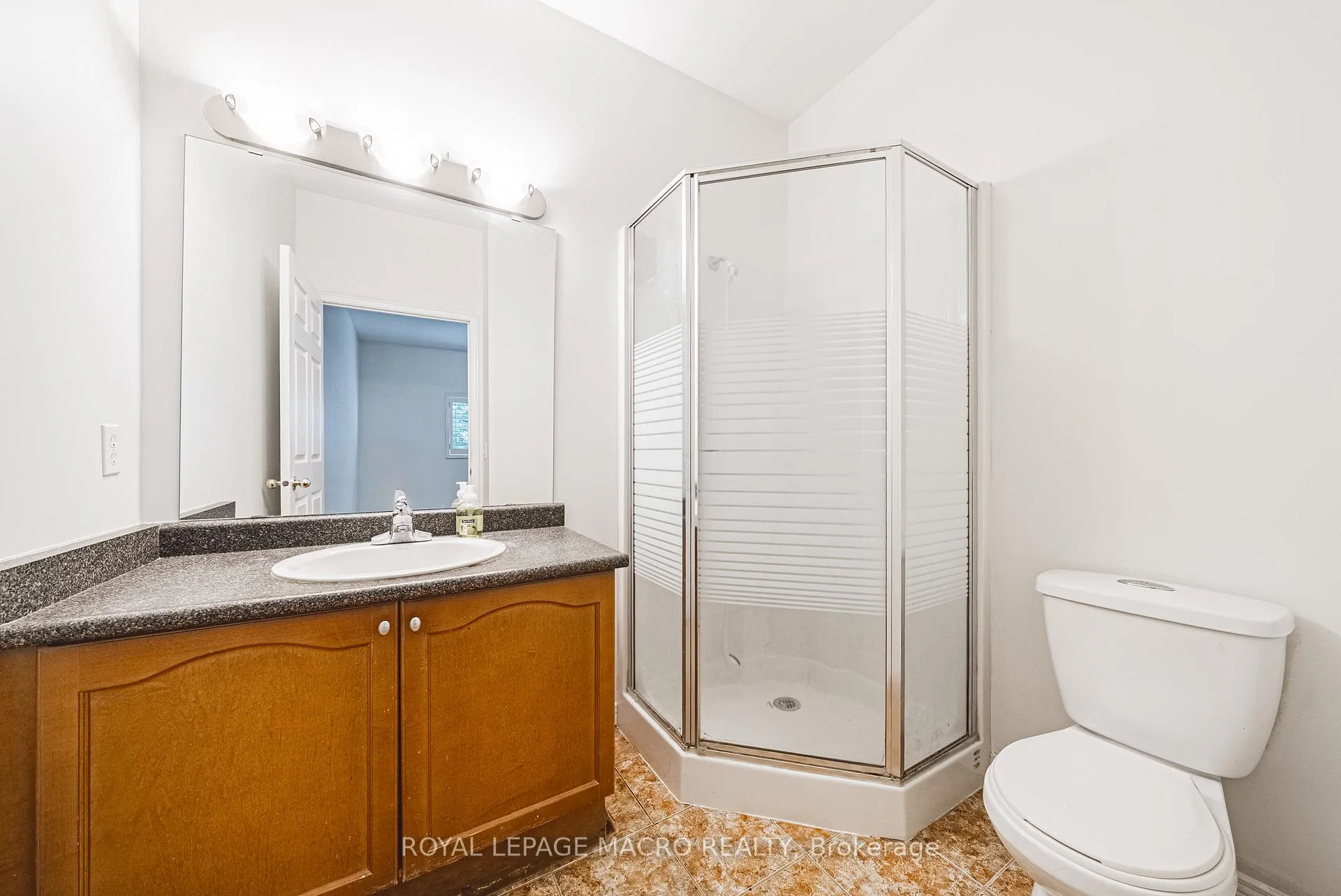Photo 19 of Unit 3, 163 Livingston Avenue, Grimsby, Grimsby West — HOMEH