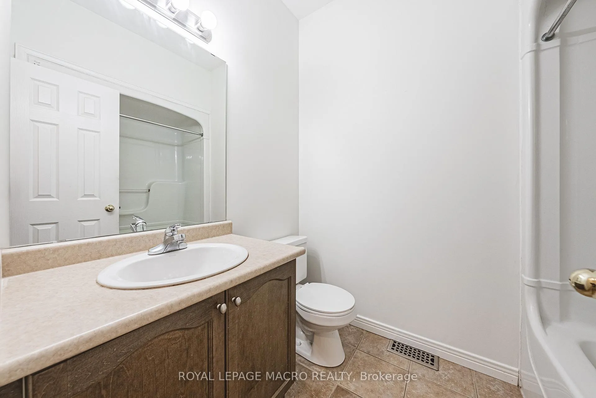 Photo 21 of Unit 3, 163 Livingston Avenue, Grimsby, Grimsby West — HOMEH