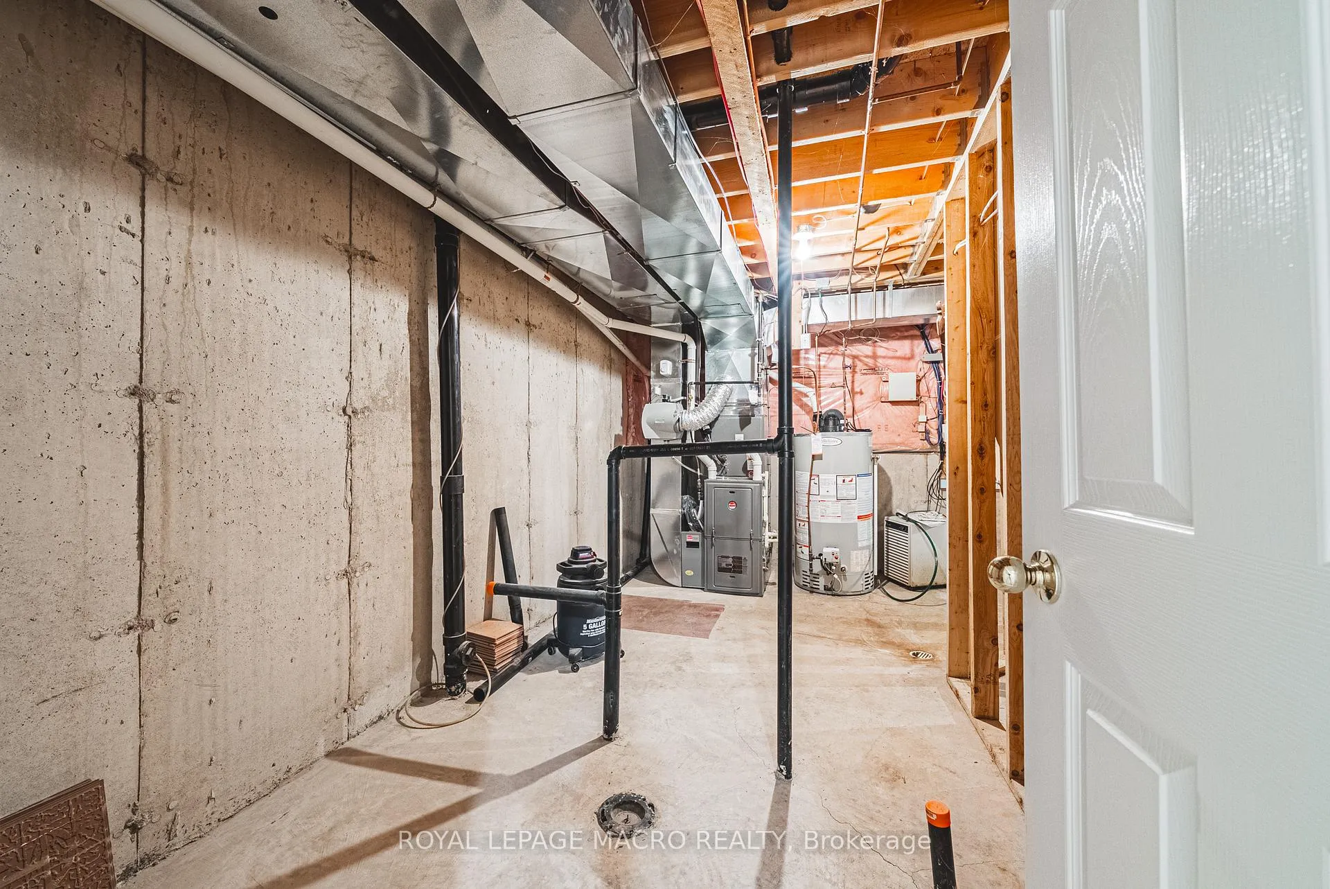 Photo 27 of Unit 3, 163 Livingston Avenue, Grimsby, Grimsby West — HOMEH