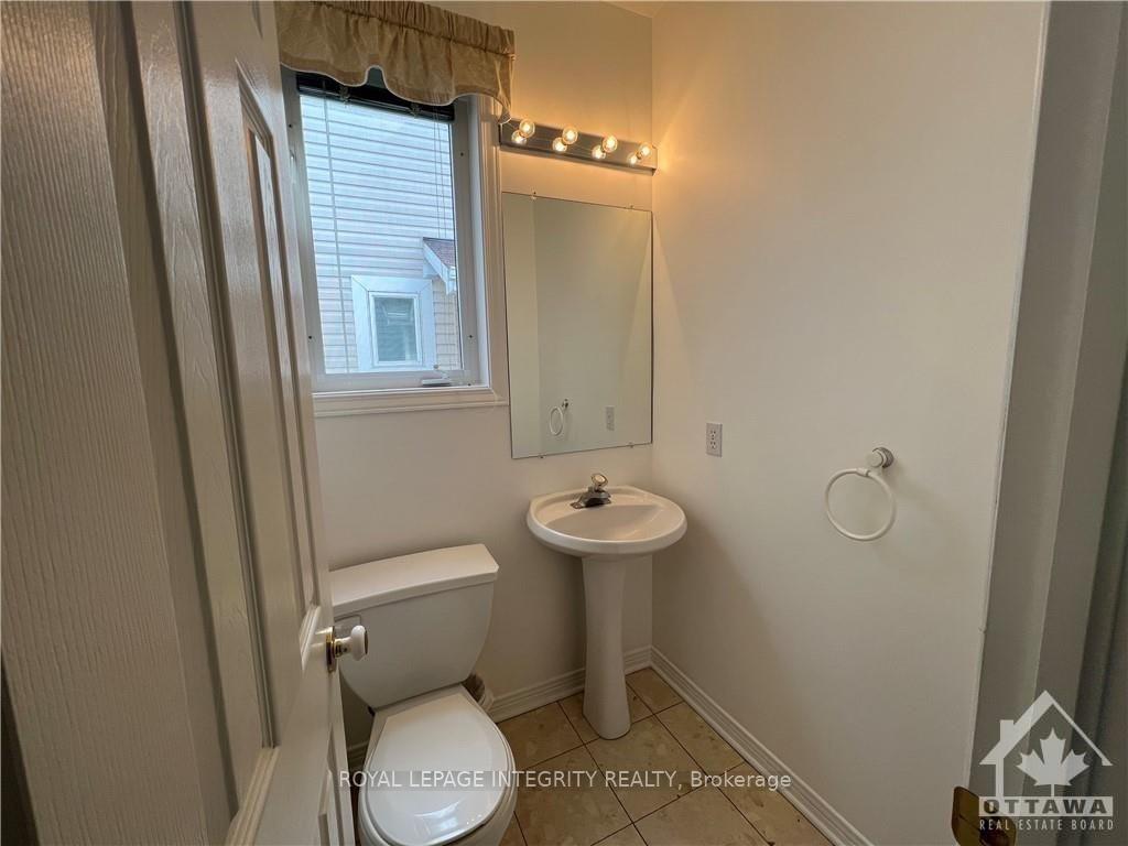 Photo 3 of 3 Armagh Way, Ottawa, Barrhaven - Longfields — HOMEH