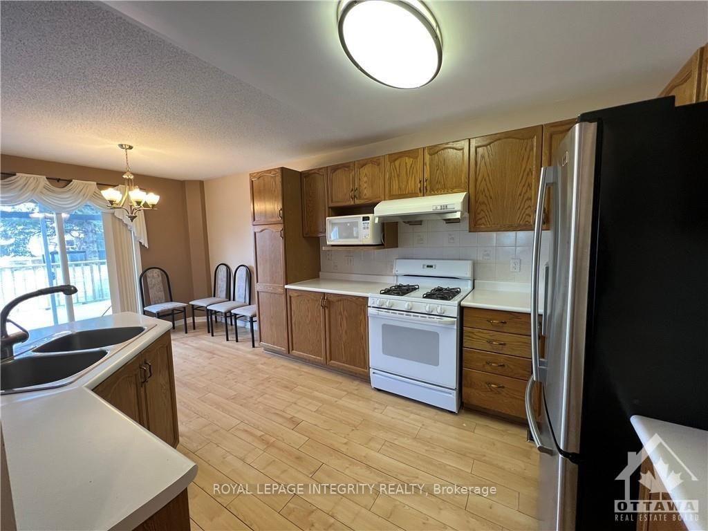 Photo 12 of 3 Armagh Way, Ottawa, Barrhaven - Longfields — HOMEH