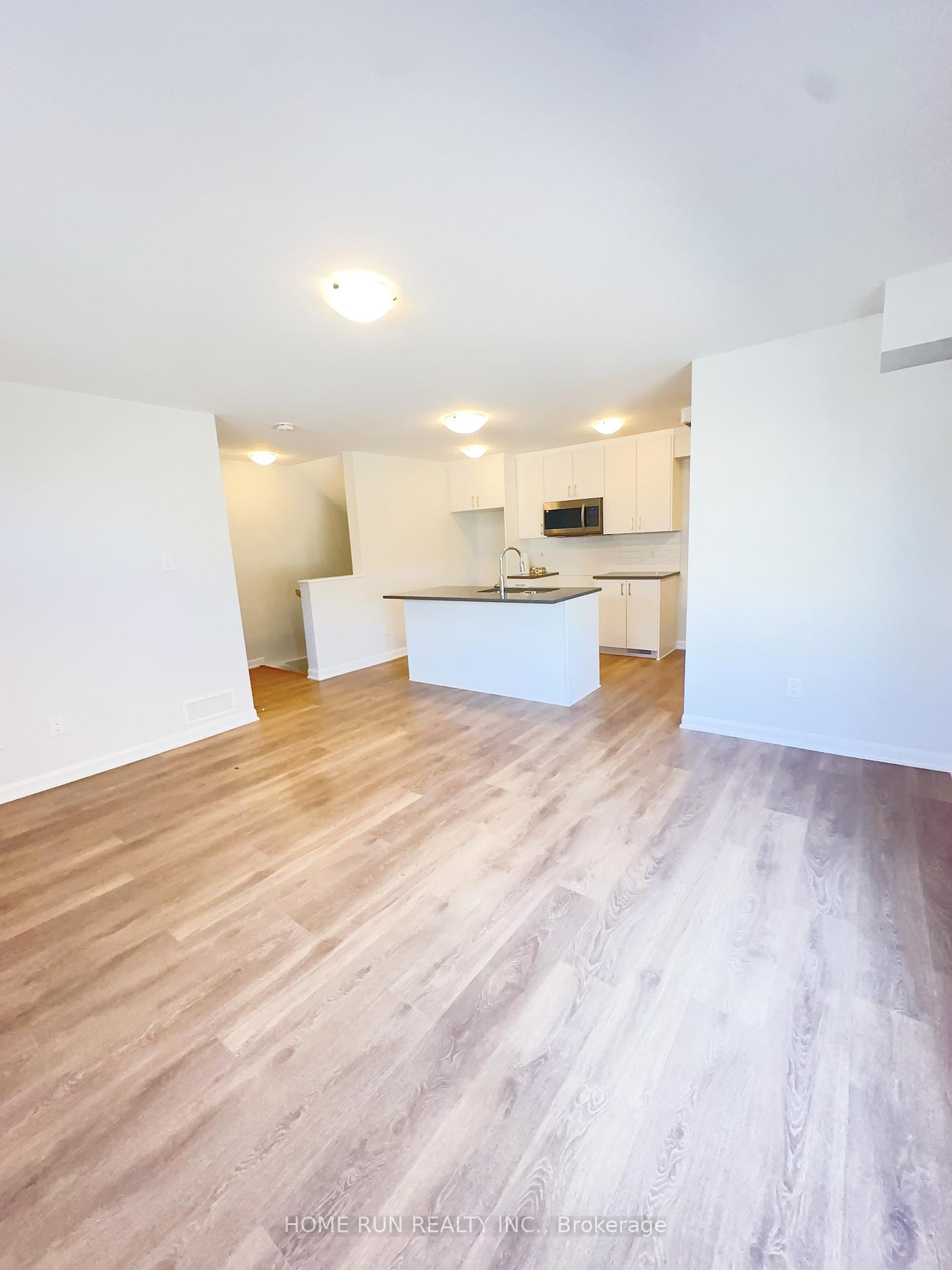 Photo 5 of 1338 Creekway Private, Ottawa, Kanata - Kanata Lakes/Heritage Hills — HOMEH