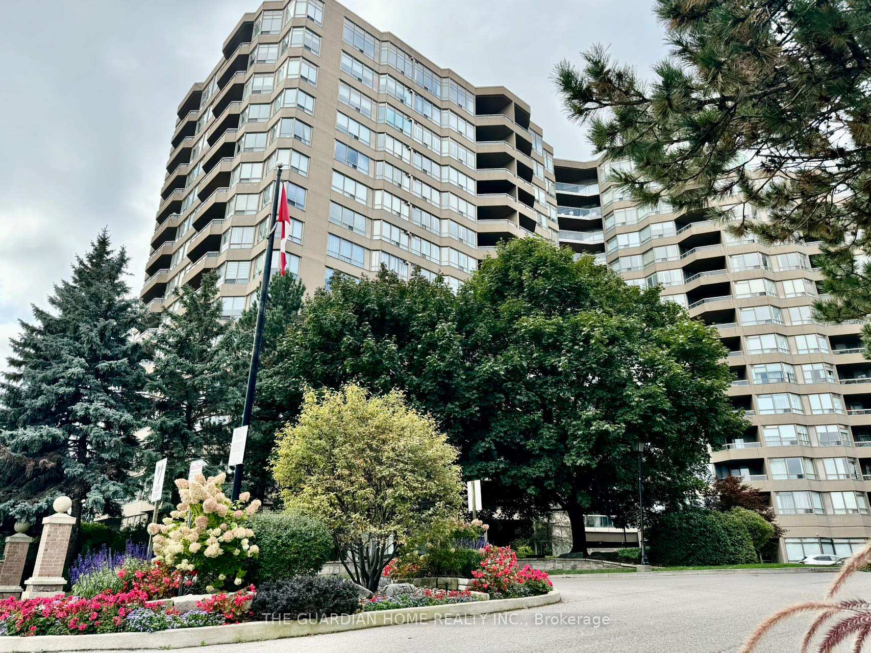 Photo 2 of Unit 901, 610 Bullock Drive, Markham, Unionville — HOMEH