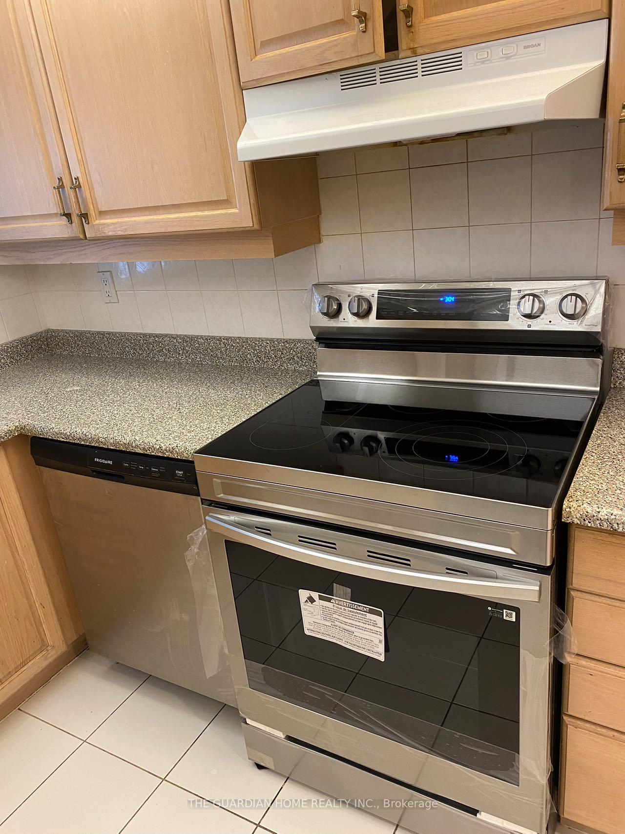 Photo 16 of Unit 901, 610 Bullock Drive, Markham, Unionville — HOMEH