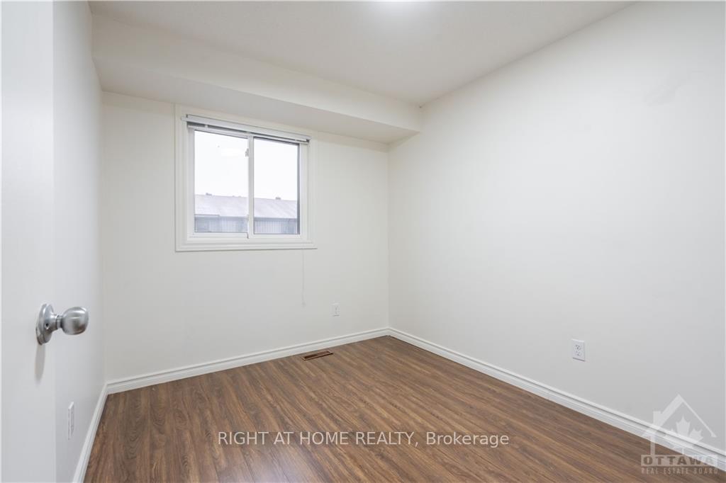 Photo 17 of Unit C, 18 Foxhill Way, Ottawa, Barrhaven - Knollsbrook — HOMEH
