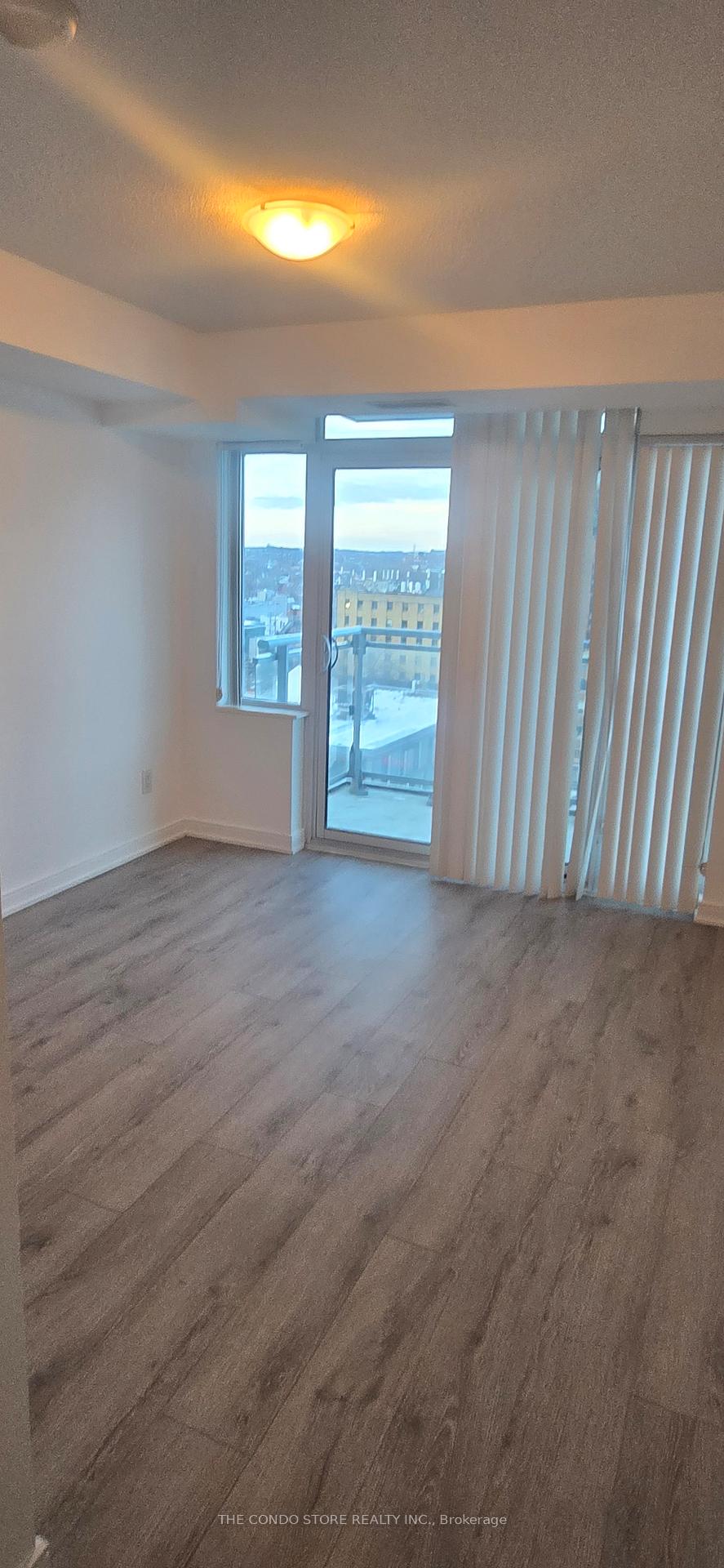 Front of Unit 1215, 525 Adelaide Avenue W