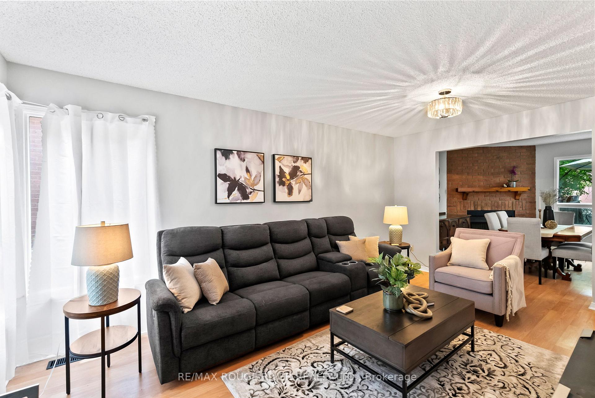 Photo 5 of 31 Sharp Crescent, Ajax, Central — HOMEH
