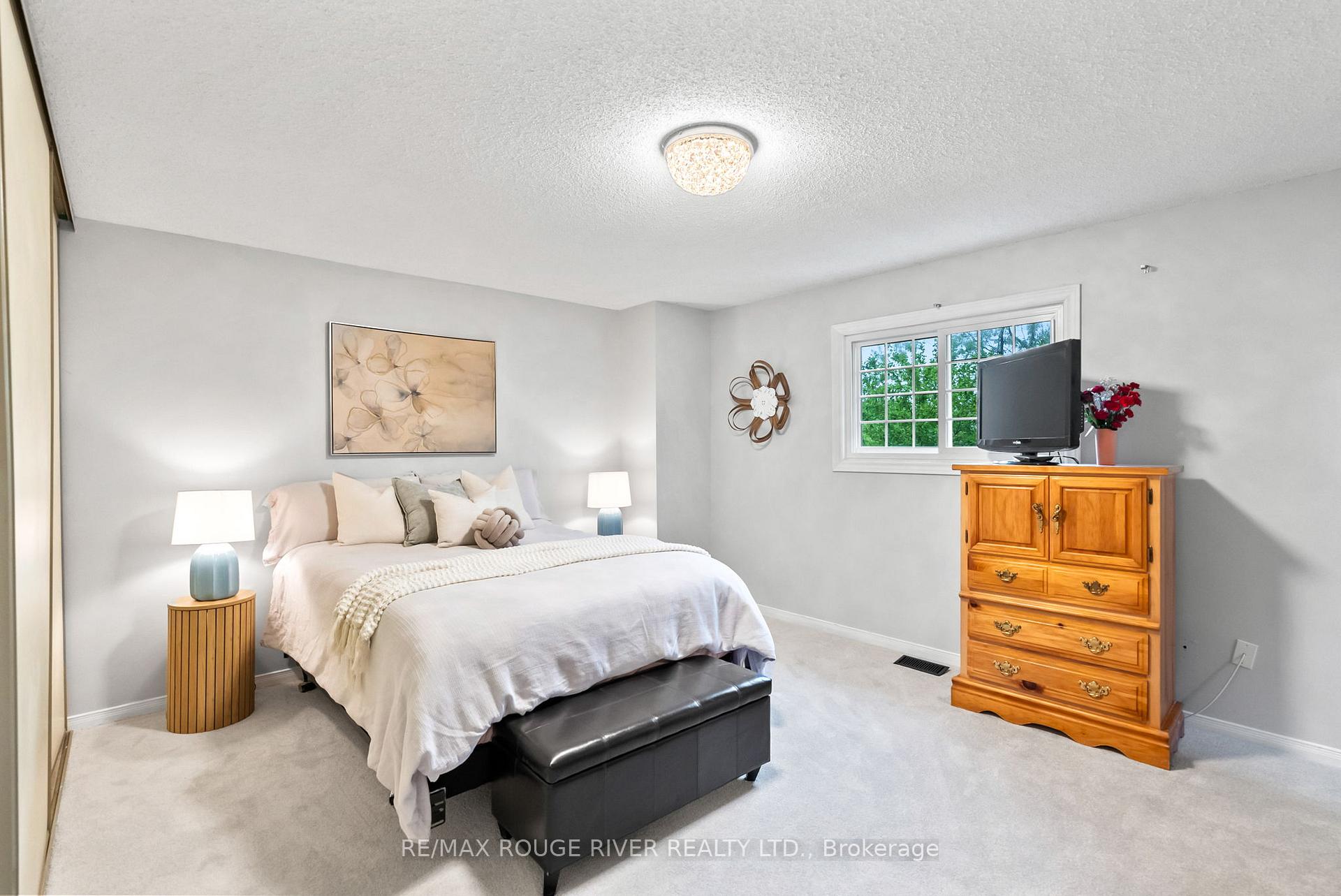 Photo 27 of 31 Sharp Crescent, Ajax, Central — HOMEH