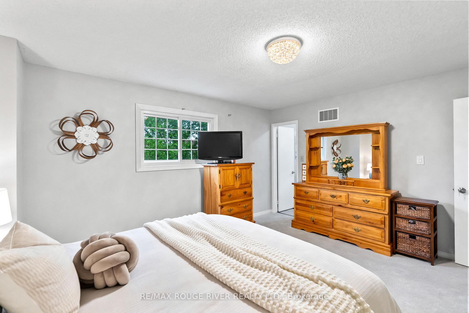 Photo 29 of 31 Sharp Crescent, Ajax, Central — HOMEH