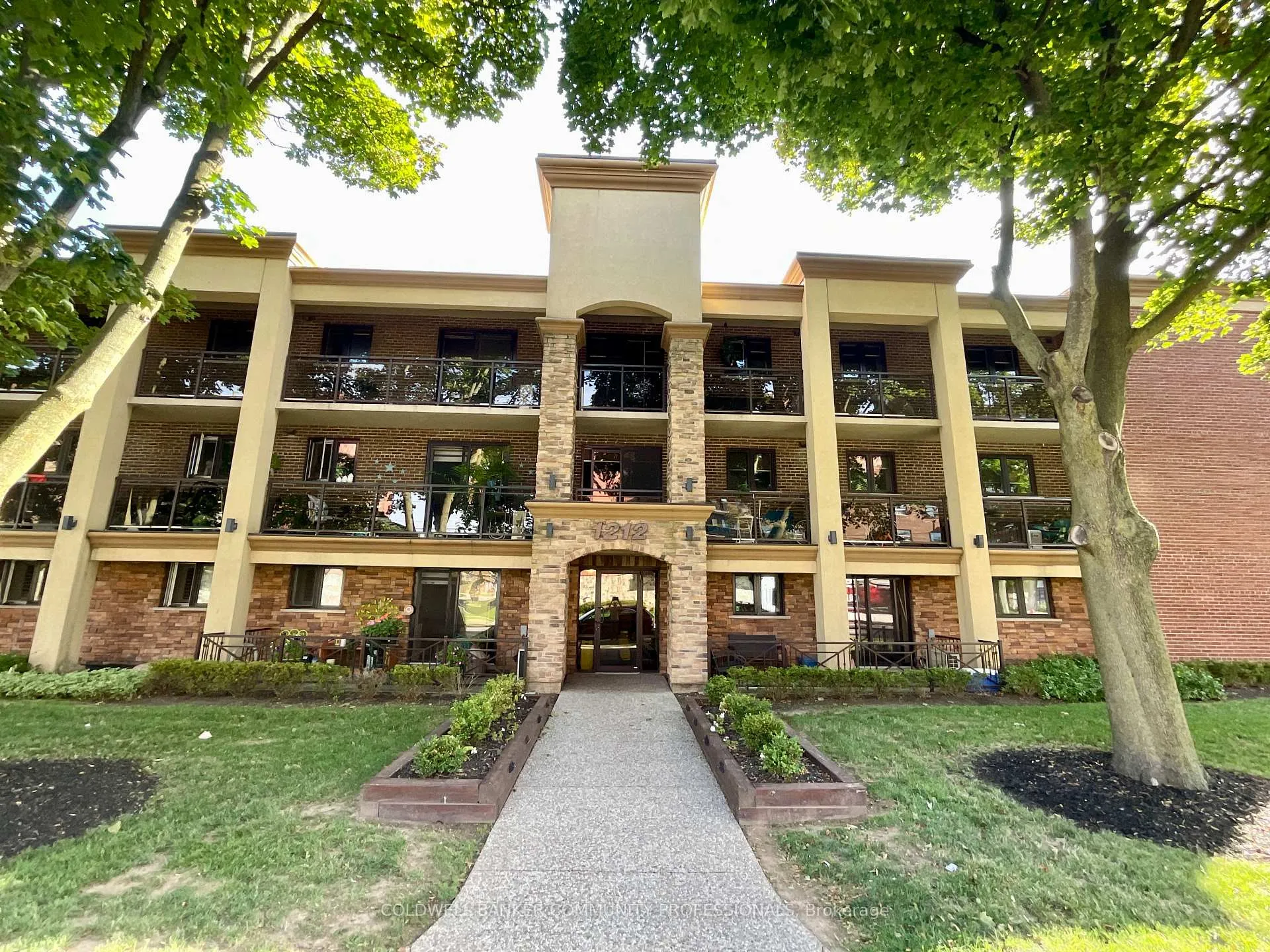Photo 2 of Unit 108, 1212 Fennell Avenue E, Hamilton, Huntington — HOMEH