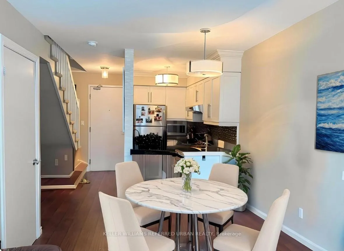 Front of Unit 426, 1029 King Street W