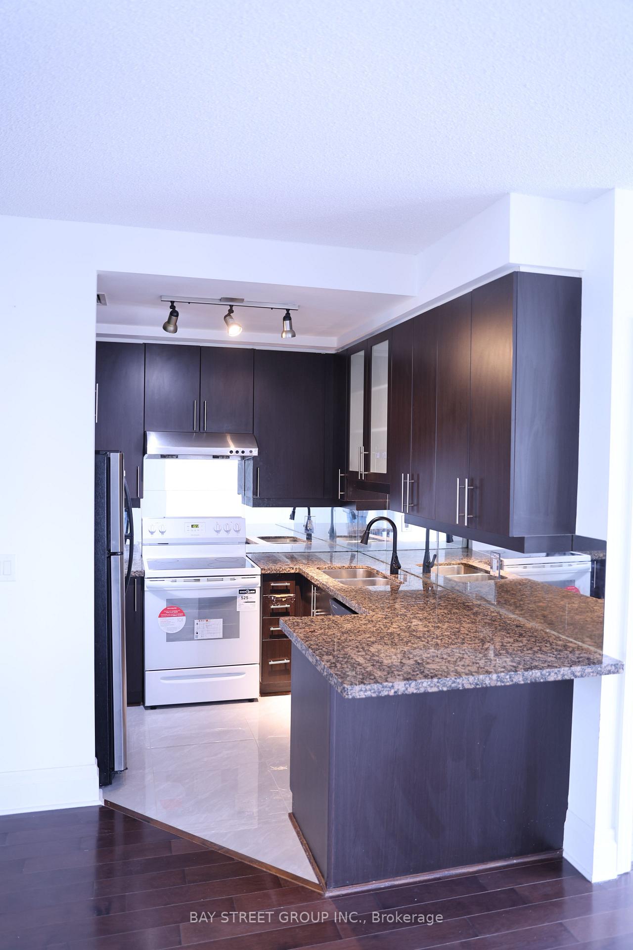 Photo 4 of Unit 416, 39 Upper Duke Crescent, Markham, Unionville — HOMEH