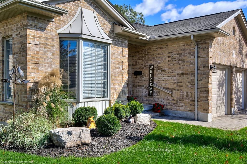 Photo 3 of Unit 12, 900 Doon Village Road, Kitchener — HOMEH