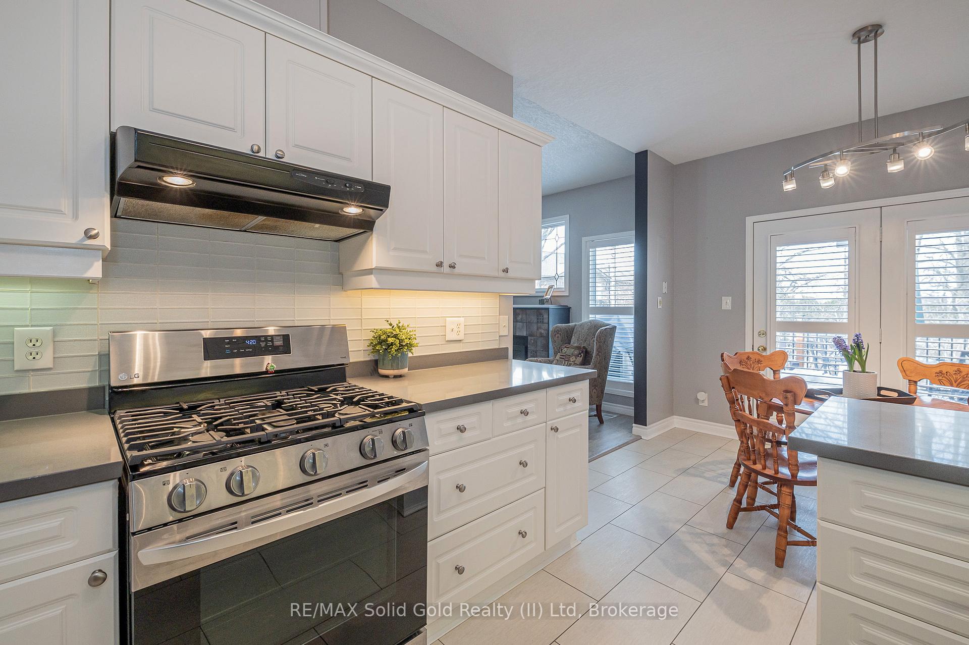 Photo 12 of Unit 12, 900 Doon Village Road, Kitchener — HOMEH