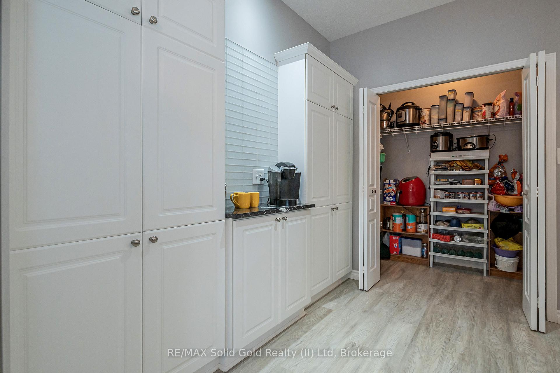 Photo 14 of Unit 12, 900 Doon Village Road, Kitchener — HOMEH