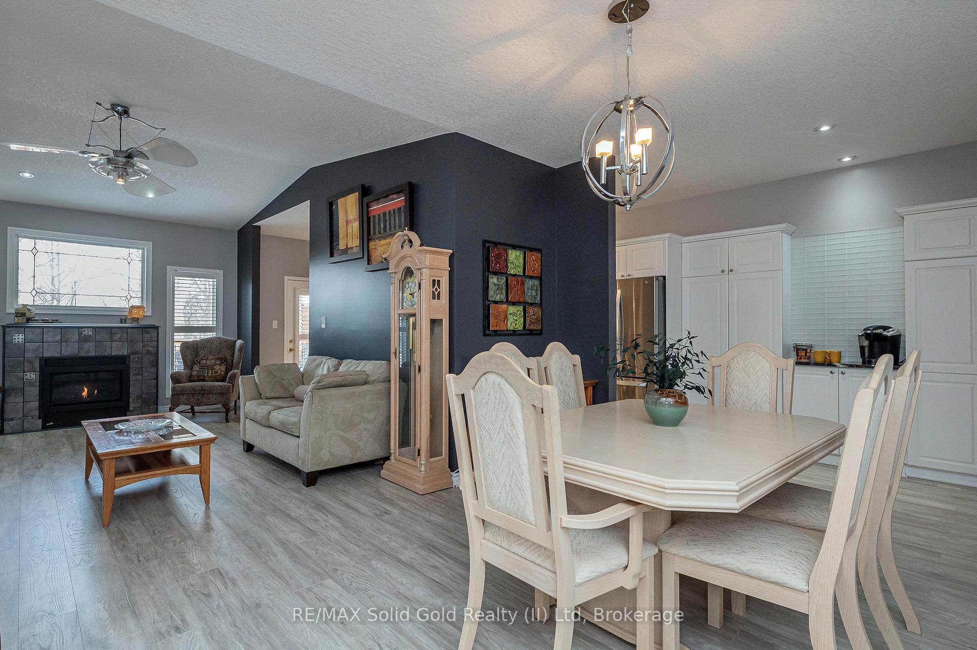 Photo 17 of Unit 12, 900 Doon Village Road, Kitchener — HOMEH