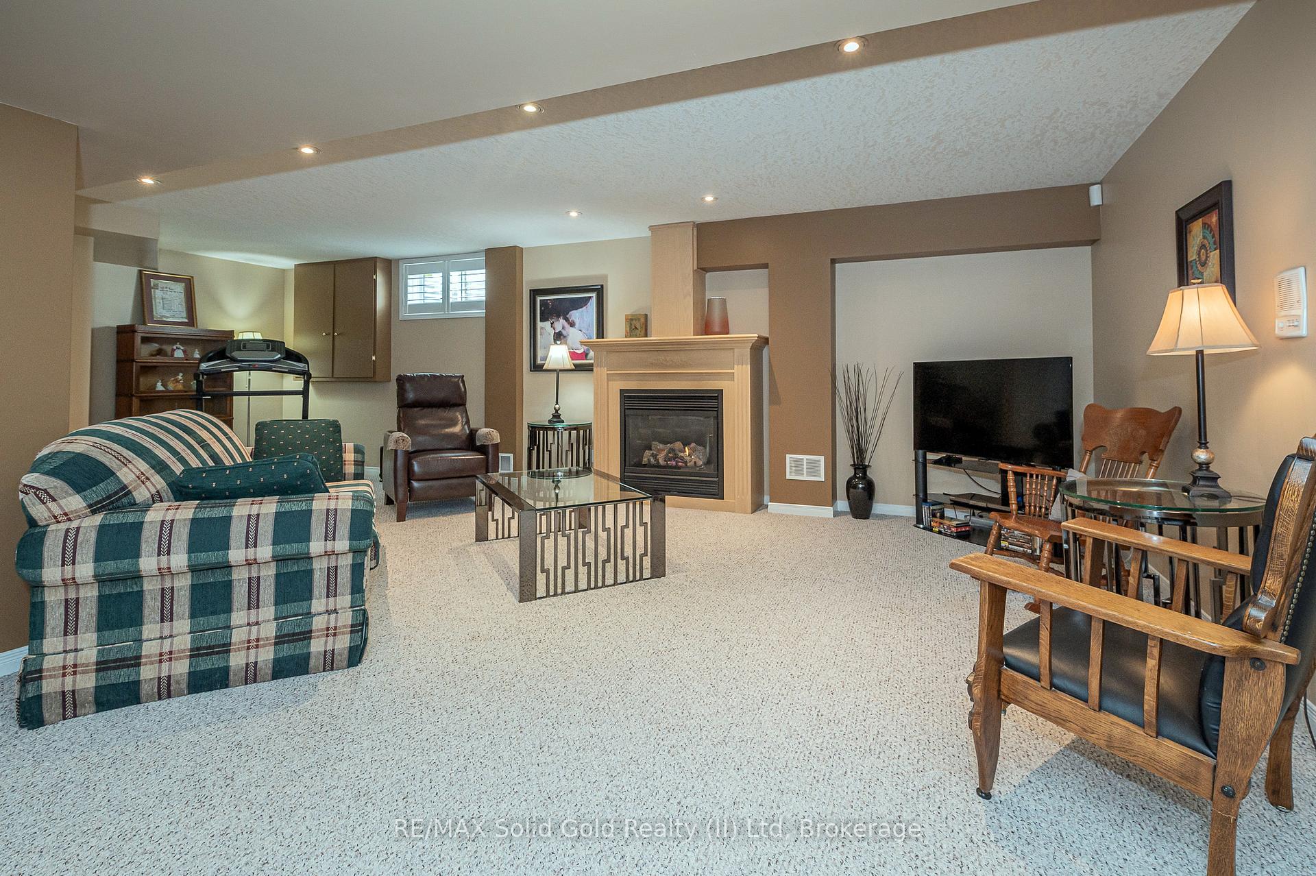 Photo 24 of Unit 12, 900 Doon Village Road, Kitchener — HOMEH