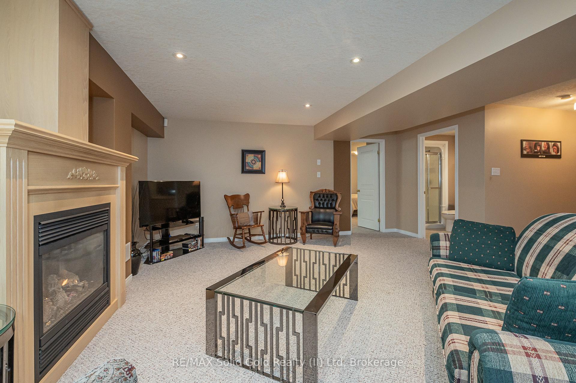 Photo 25 of Unit 12, 900 Doon Village Road, Kitchener — HOMEH