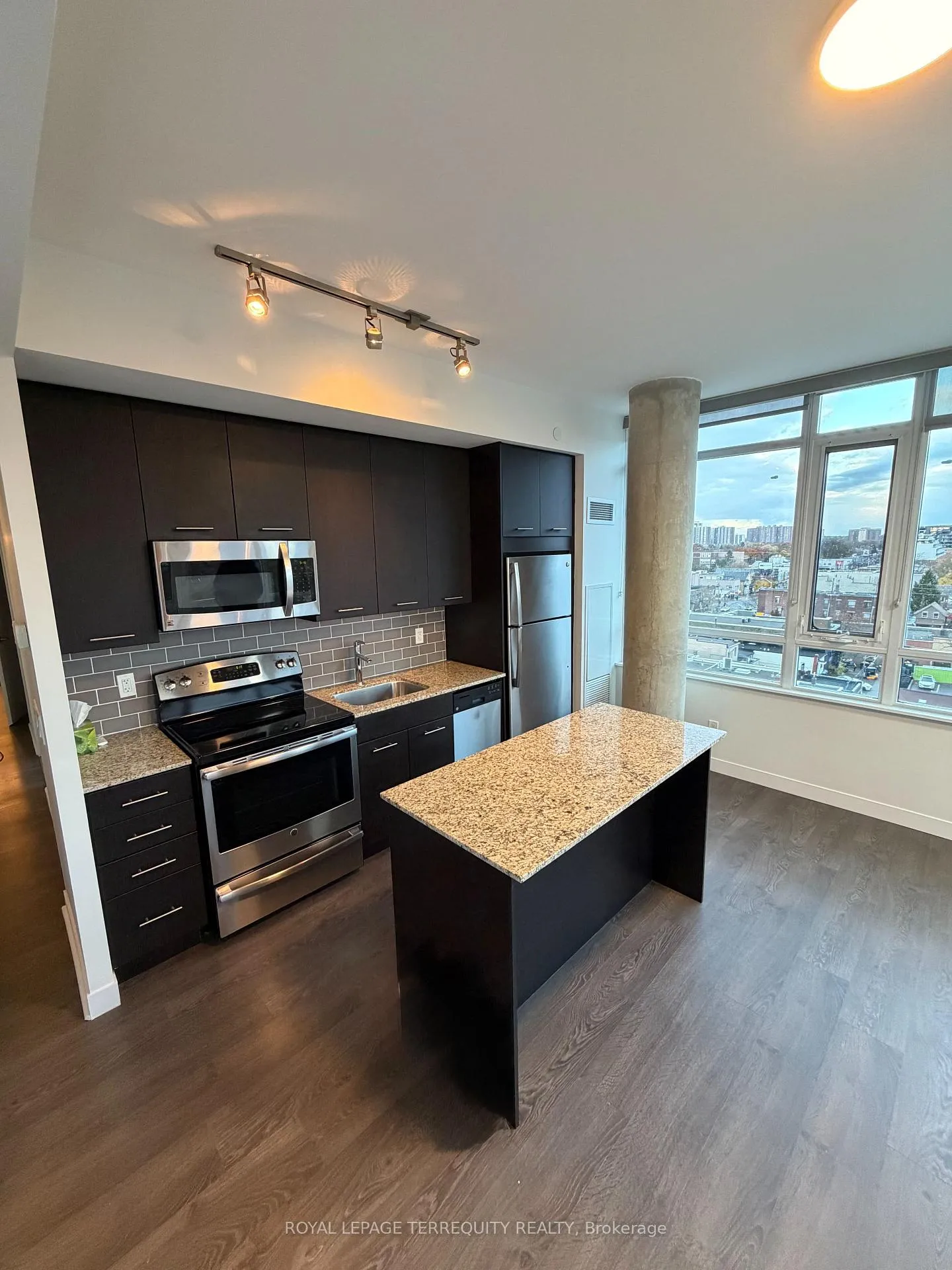 Photo 1 of Unit 910, 2055 Danforth Avenue, Toronto, Woodbine Corridor — HOMEH