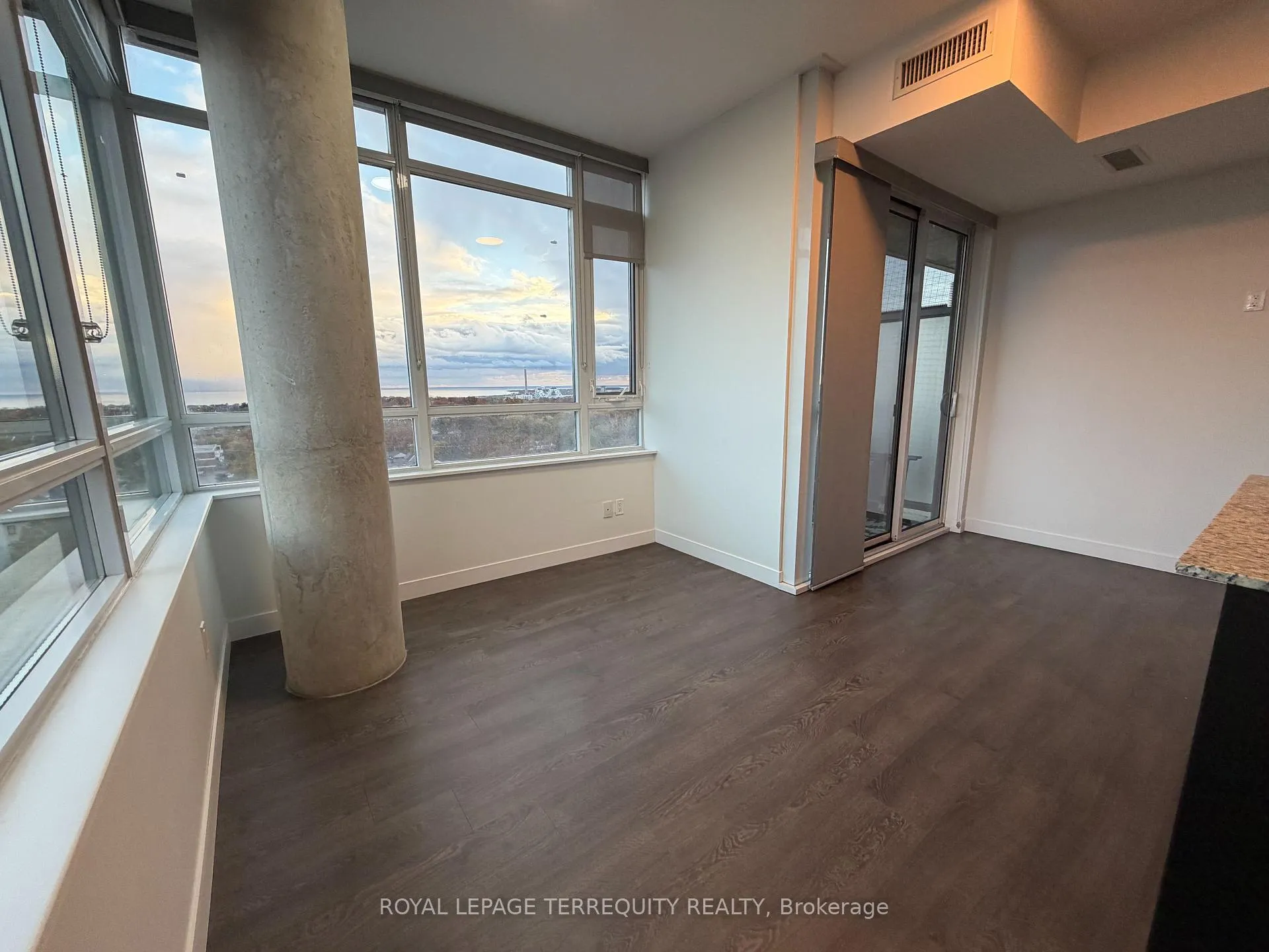 Photo 5 of Unit 910, 2055 Danforth Avenue, Toronto, Woodbine Corridor — HOMEH