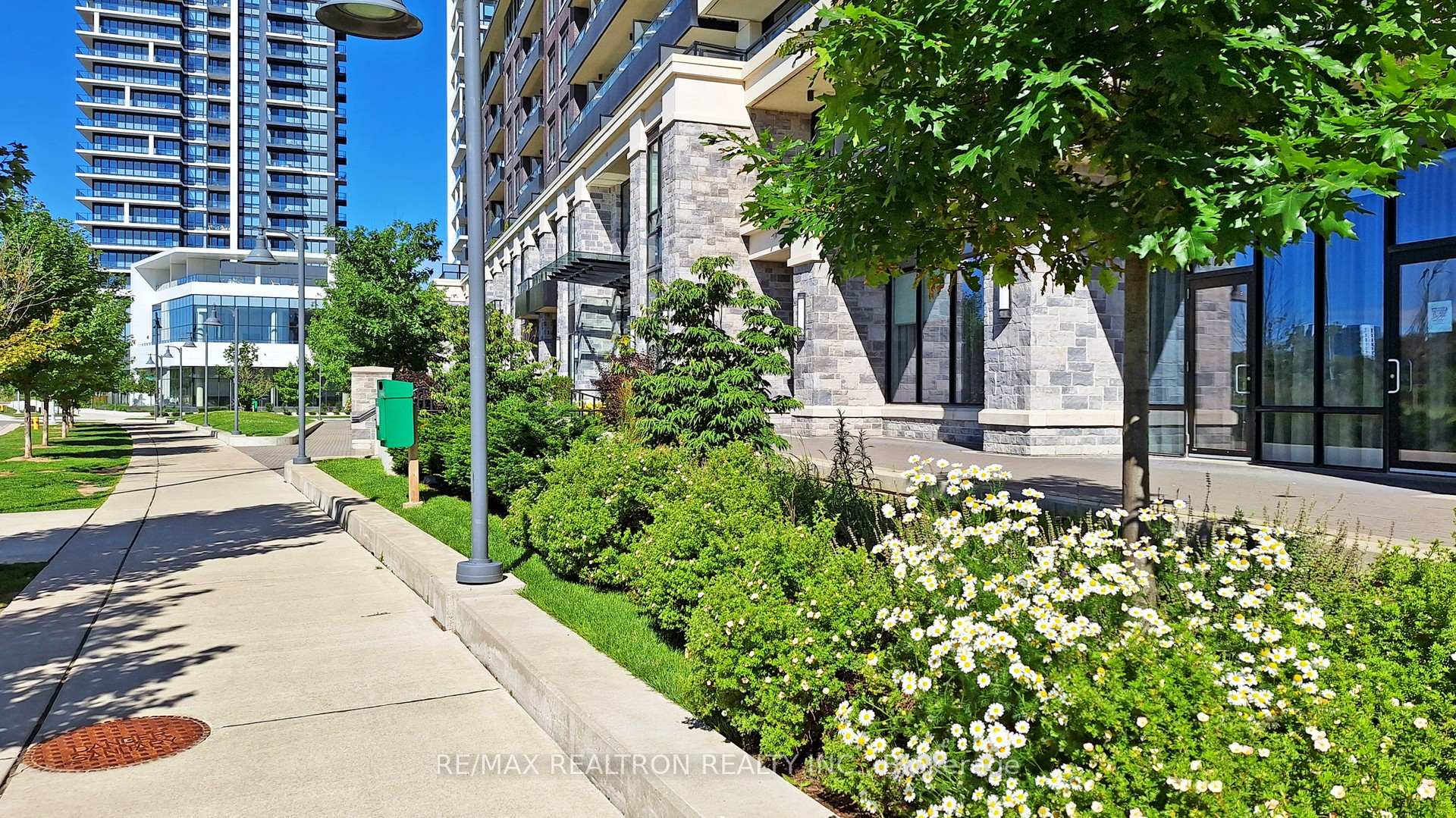 Photo 6 of Unit 336, 15 Water Walk Drive, Markham, Unionville — HOMEH