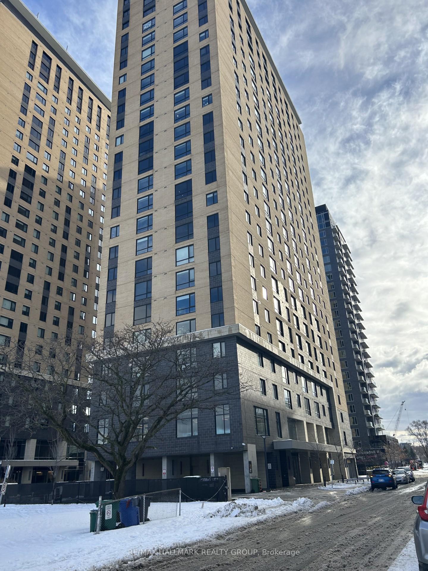 Front of Unit 2616, 105 Champagne Avenue S
