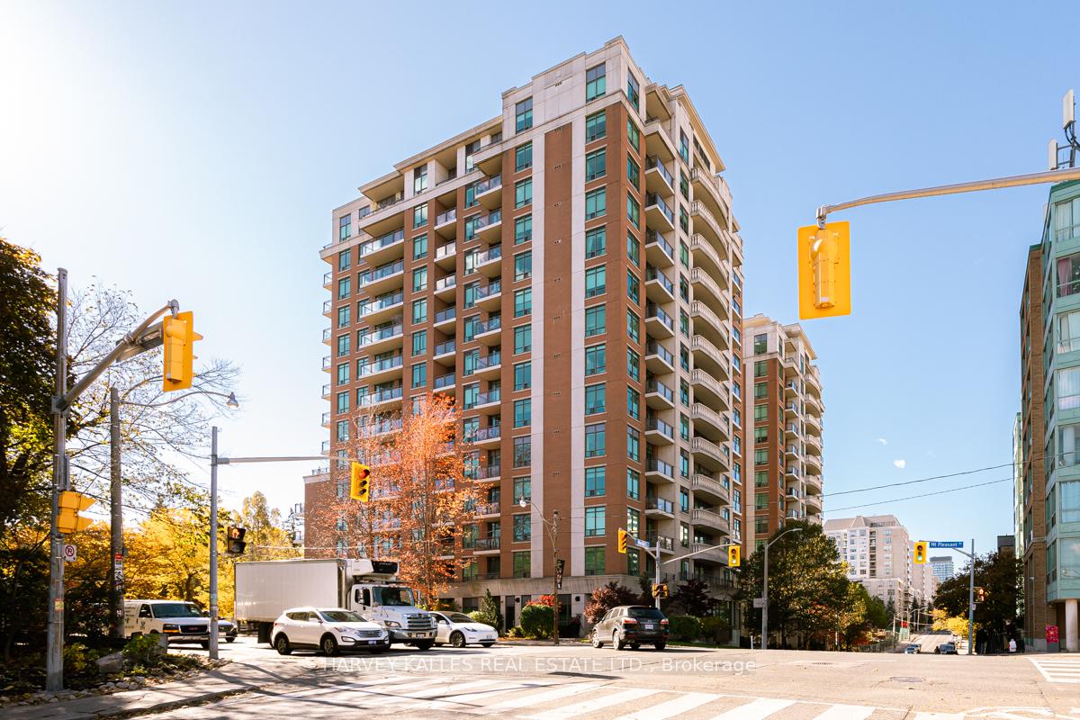 Front of Unit 521, 319 Merton Street