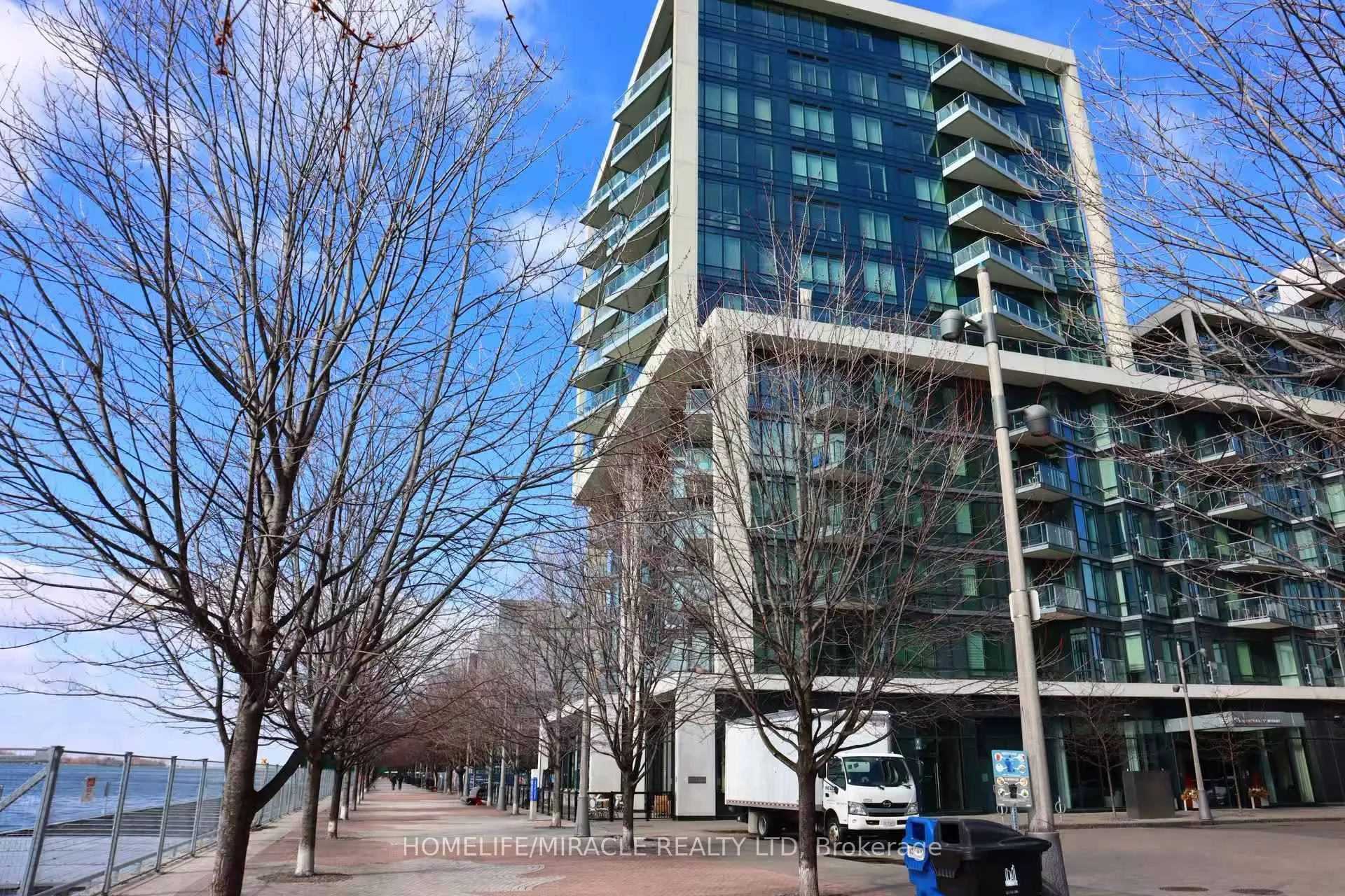 Front of Unit 813, 15 Merchants' Wharf