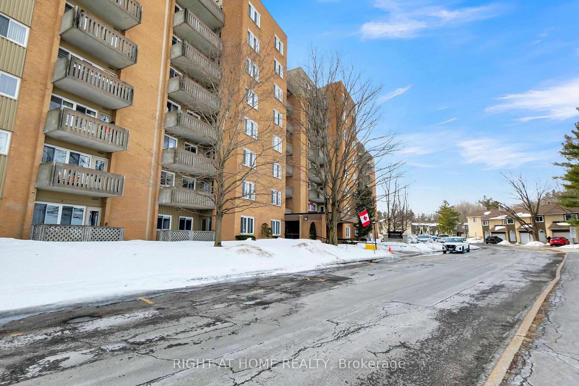 Photo 2 of Unit 705, 1599 Lassiter Terrace, Ottawa, Beaconwood — HOMEH