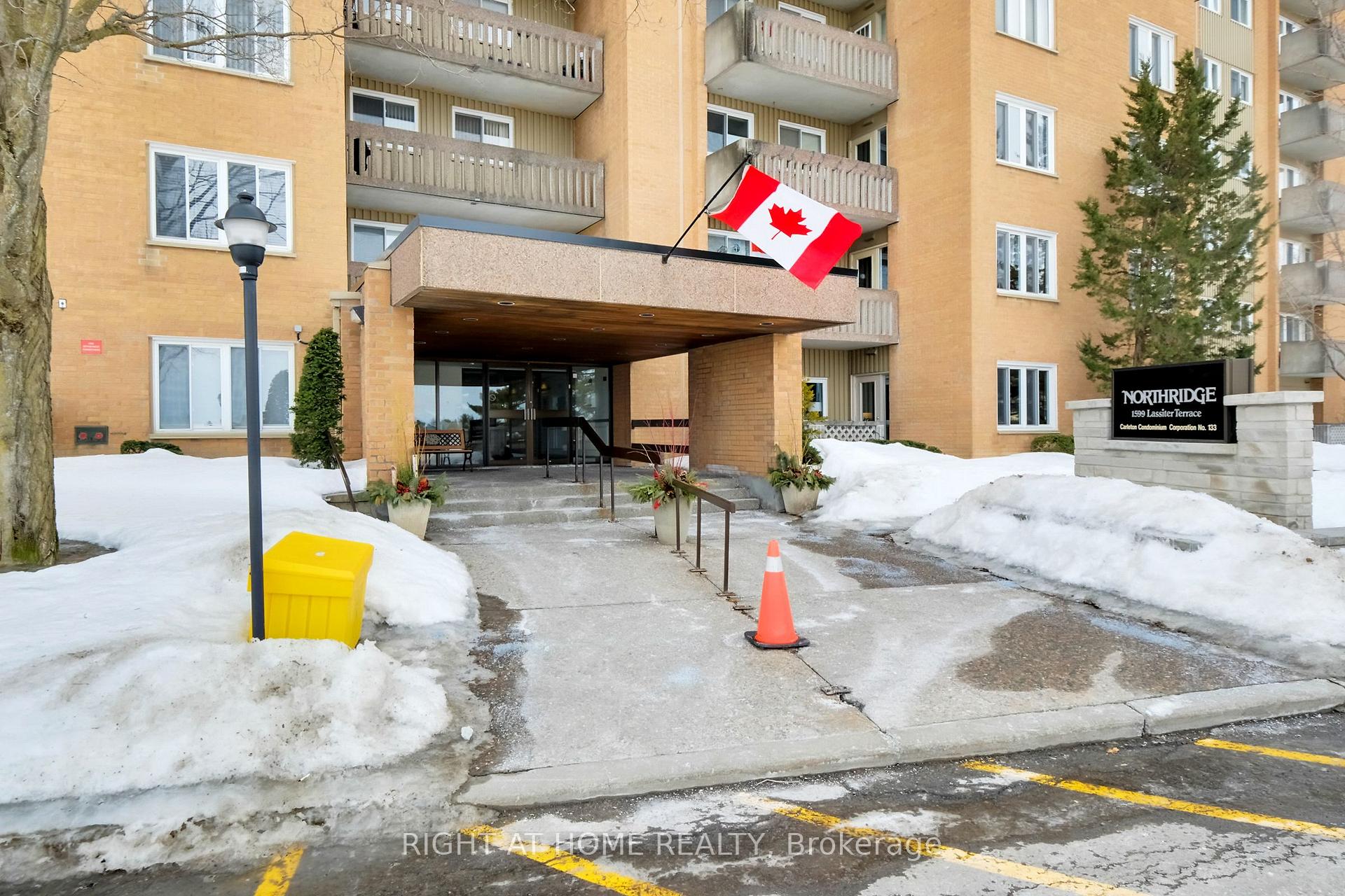 Photo 3 of Unit 705, 1599 Lassiter Terrace, Ottawa, Beaconwood — HOMEH