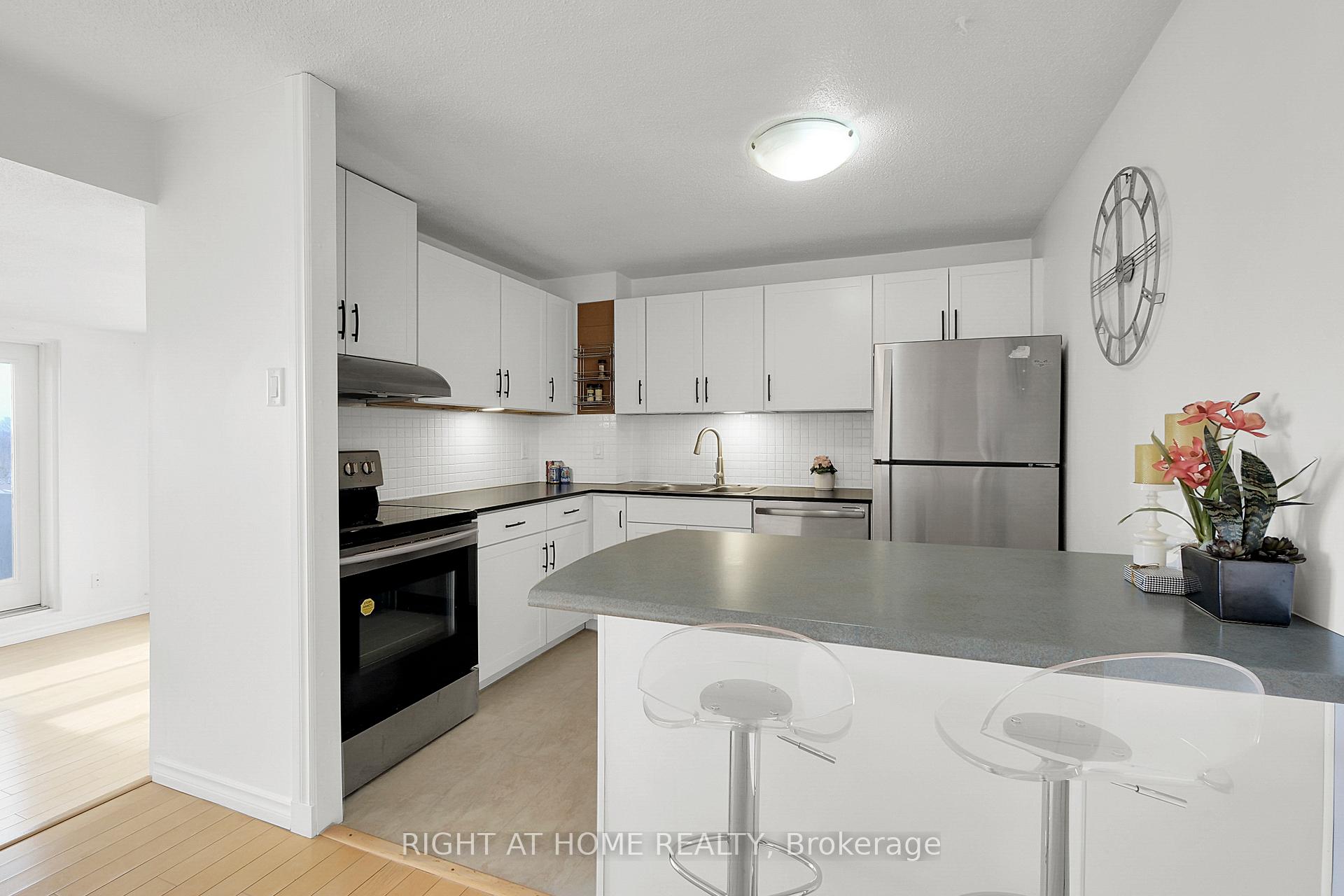 Photo 13 of Unit 705, 1599 Lassiter Terrace, Ottawa, Beaconwood — HOMEH
